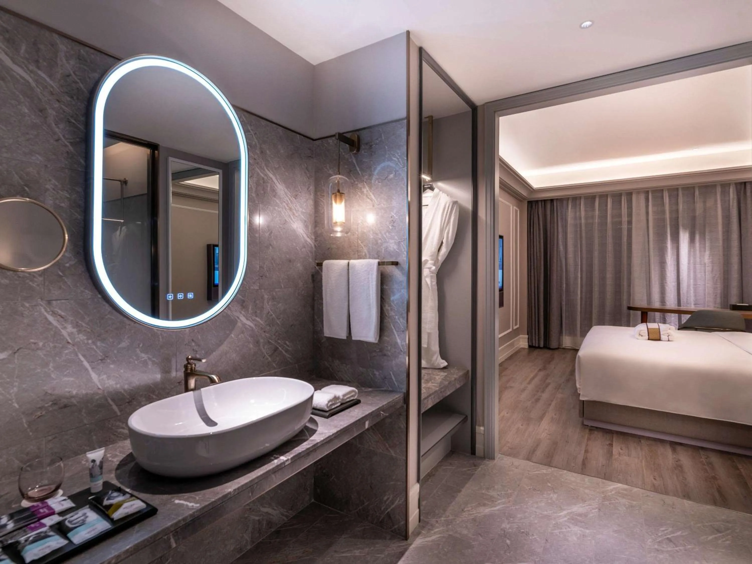Photo of the whole room, Bathroom in Mercure Suzhou Jinji Lake