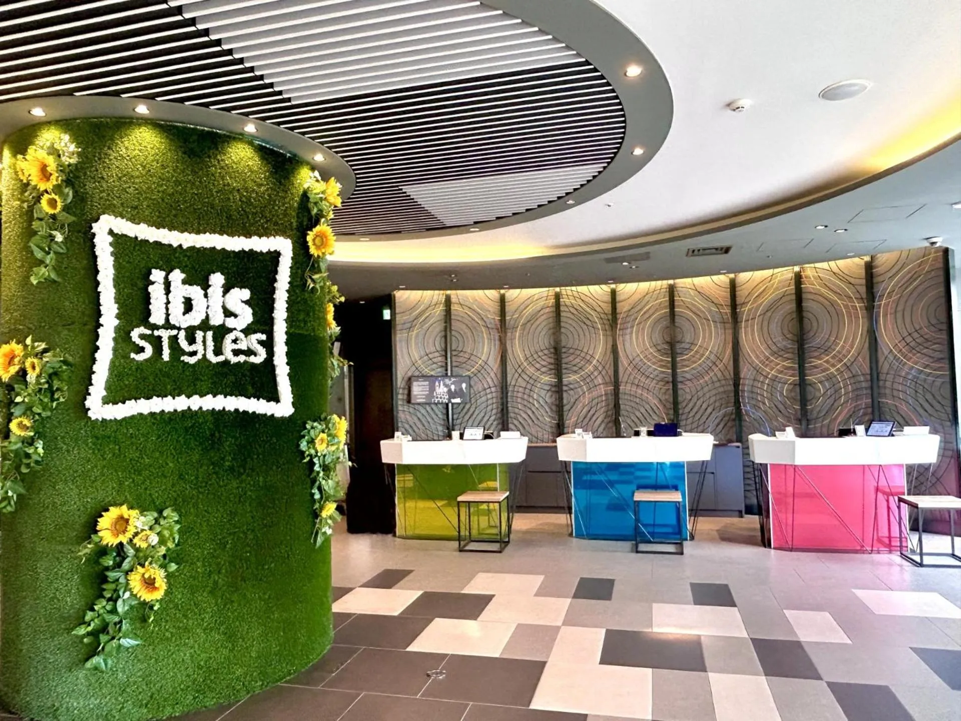Lobby or reception in ibis Styles Tokyo Bay