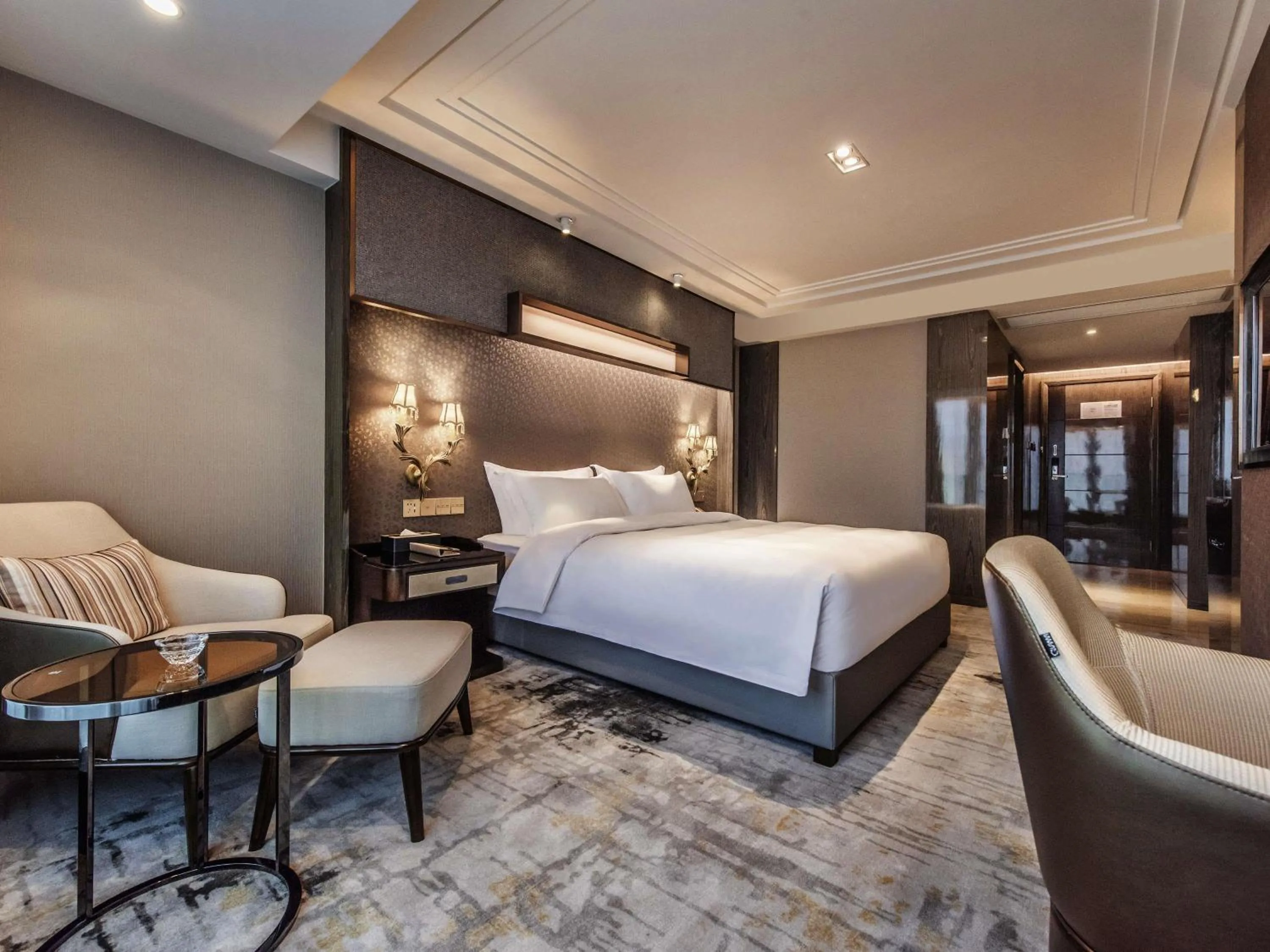 Bedroom, Bed in Mercure Chongqing Downtown