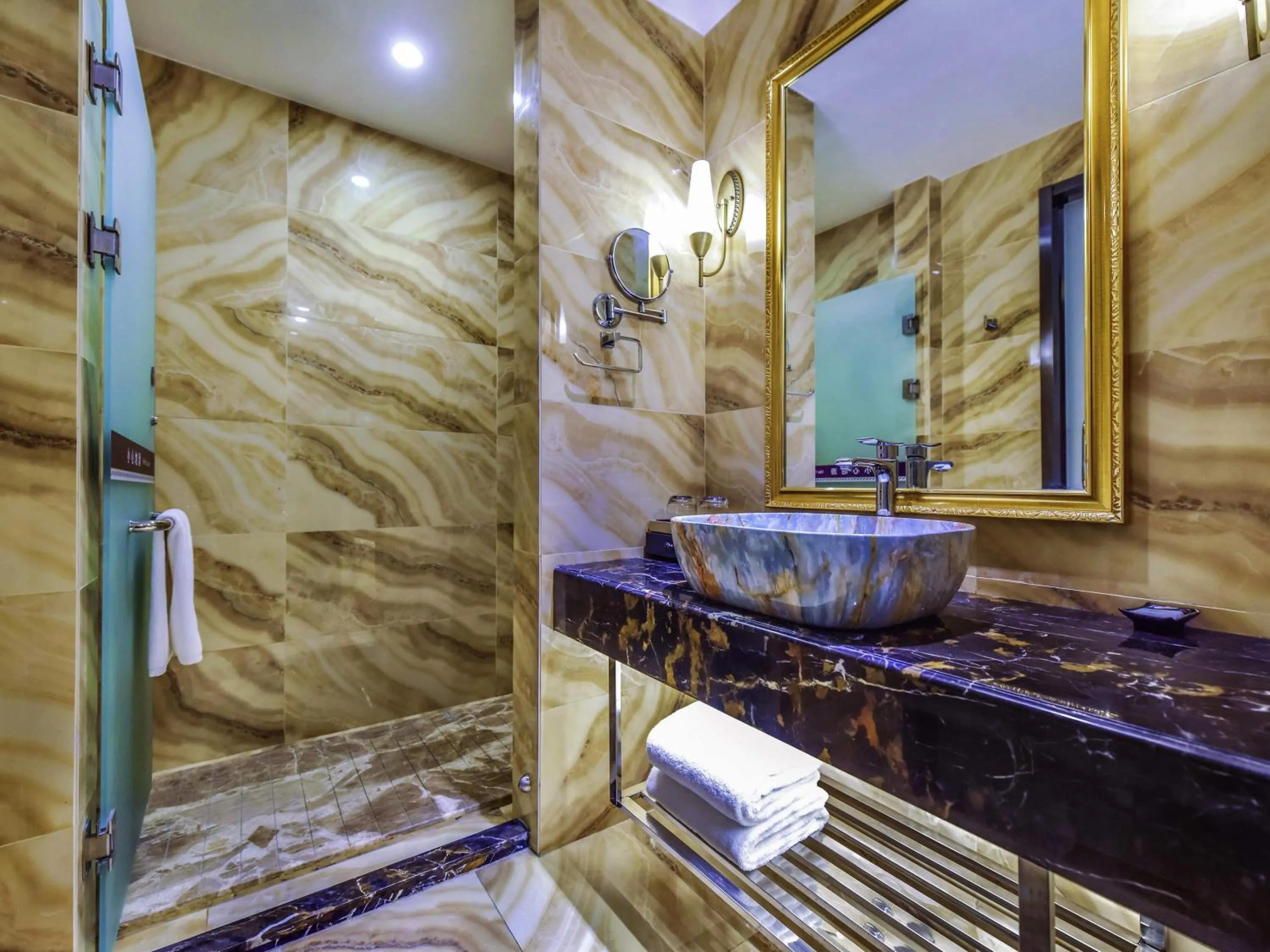 Bedroom in Mercure Chongqing Downtown