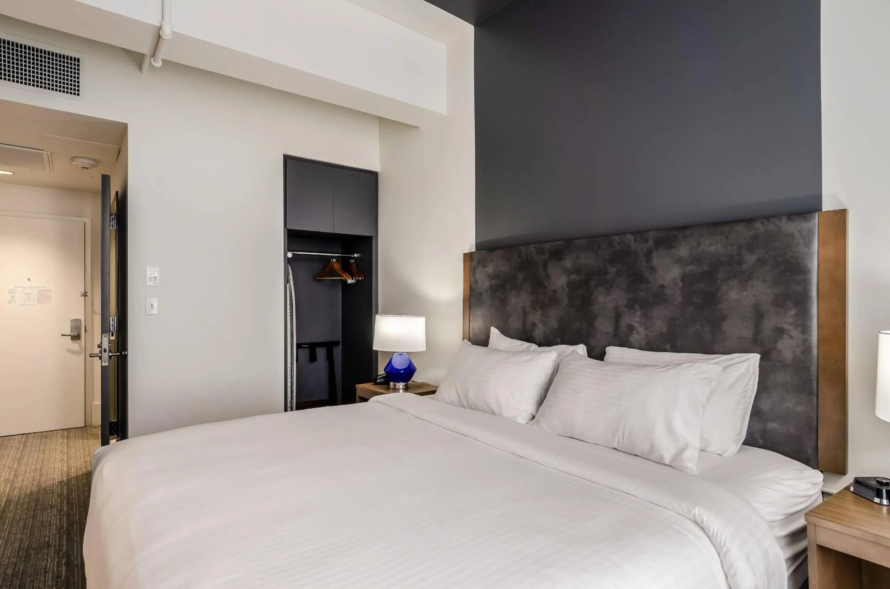 Bedroom, Bed in New Bedford Harbor Hotel, an Ascend Collection Hotel