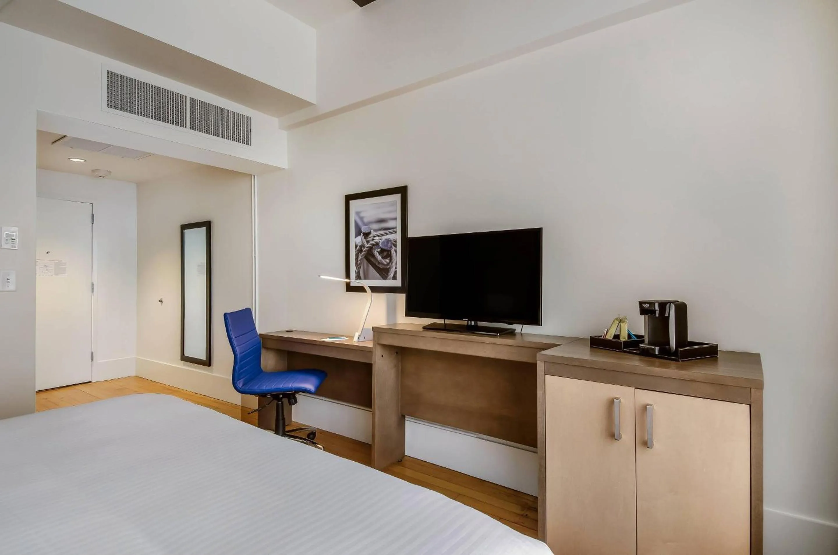 Bedroom, Bed in New Bedford Harbor Hotel, an Ascend Collection Hotel