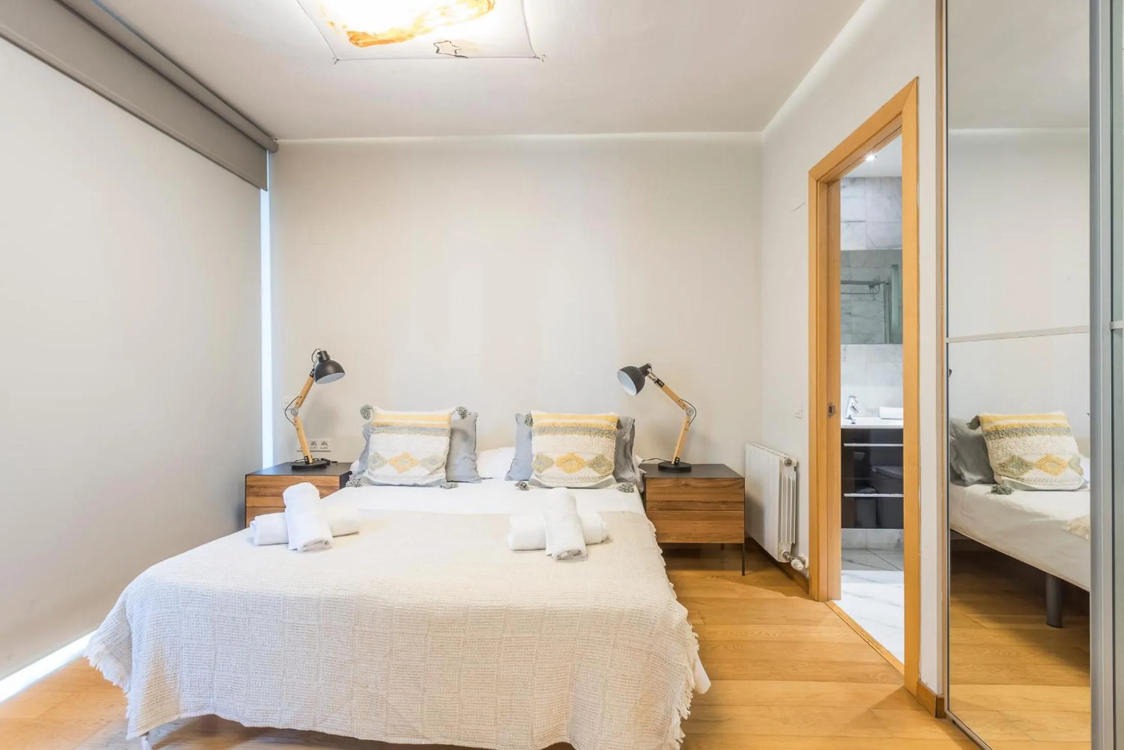 Bed in My Space Barcelona Pool City Center