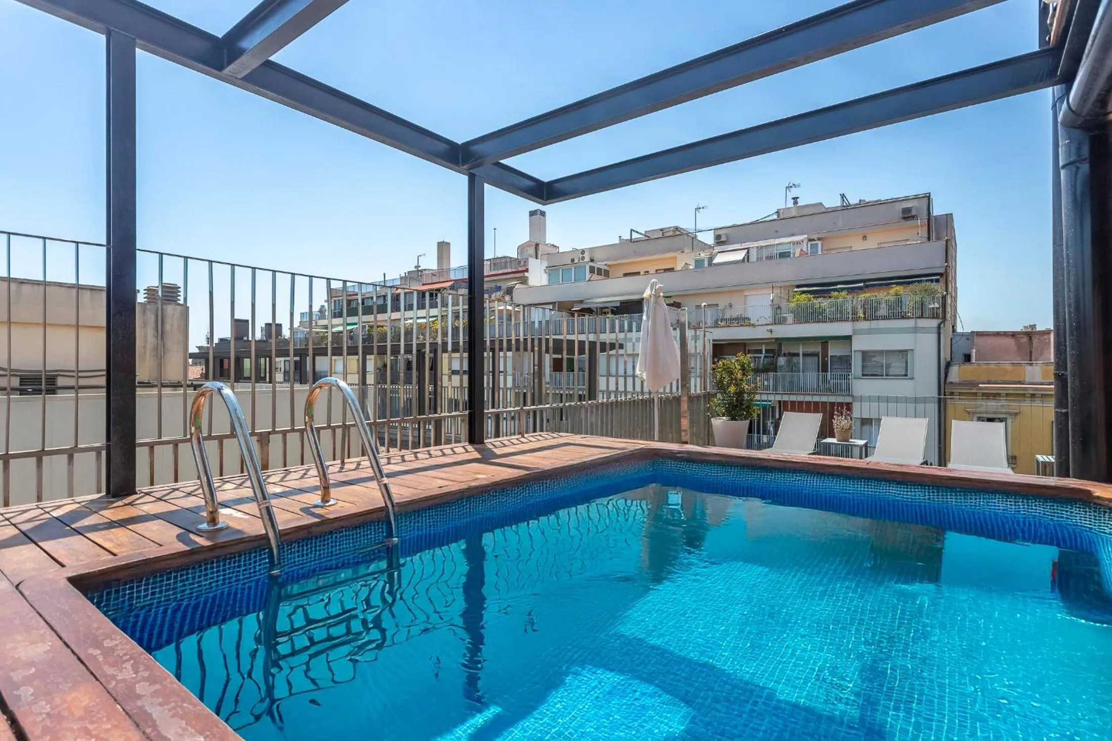 Property building in My Space Barcelona Pool City Center