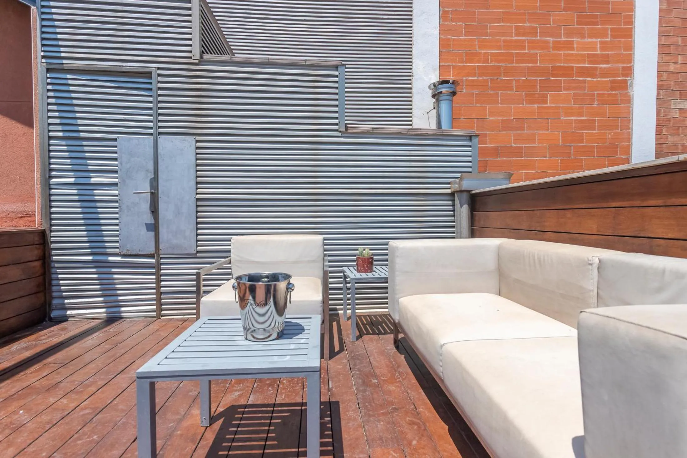 Patio in My Space Barcelona Pool City Center