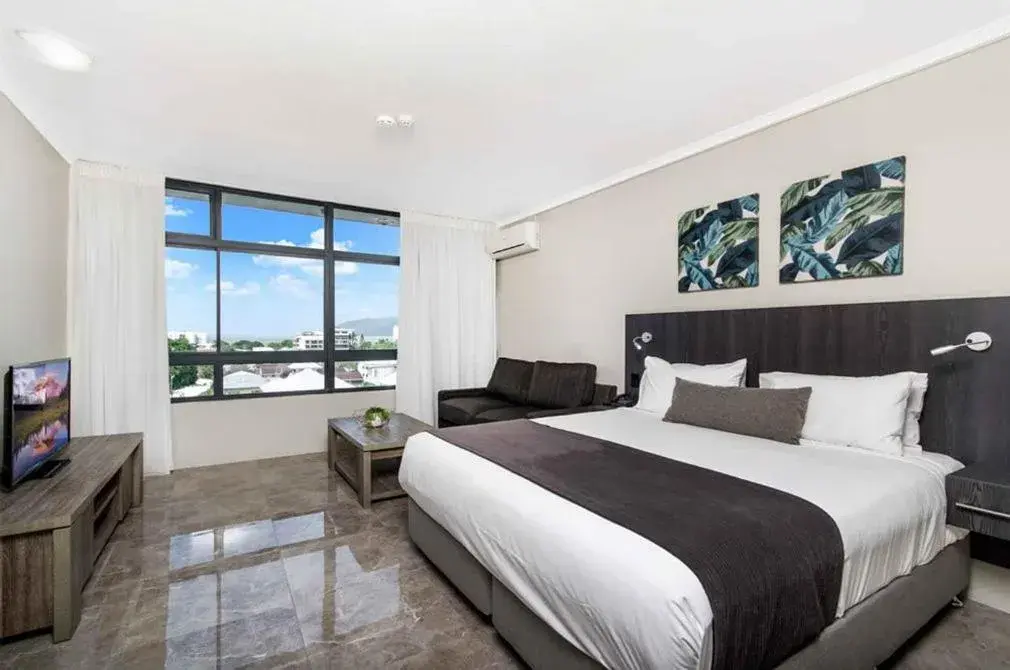Superior Studio (mountain view) in Alivio Hotel Cairns Superior Studio (mountain view) in Alivio Hotel Cairns