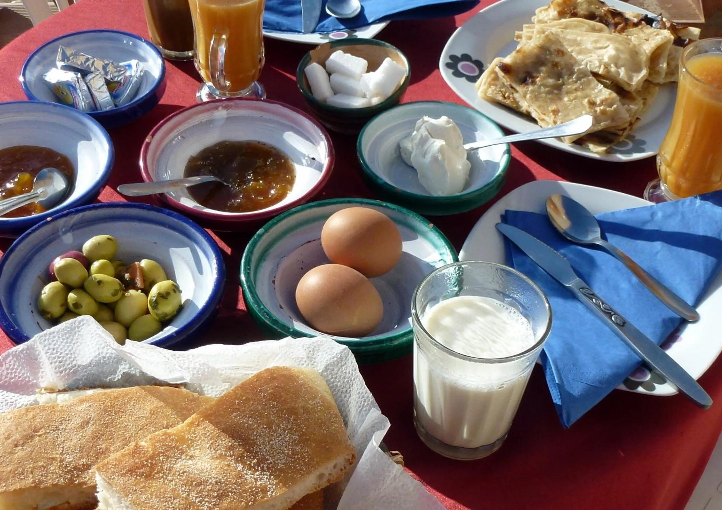 Continental breakfast in La Vallée des Dunes - Auberge, randonnées et circuits
