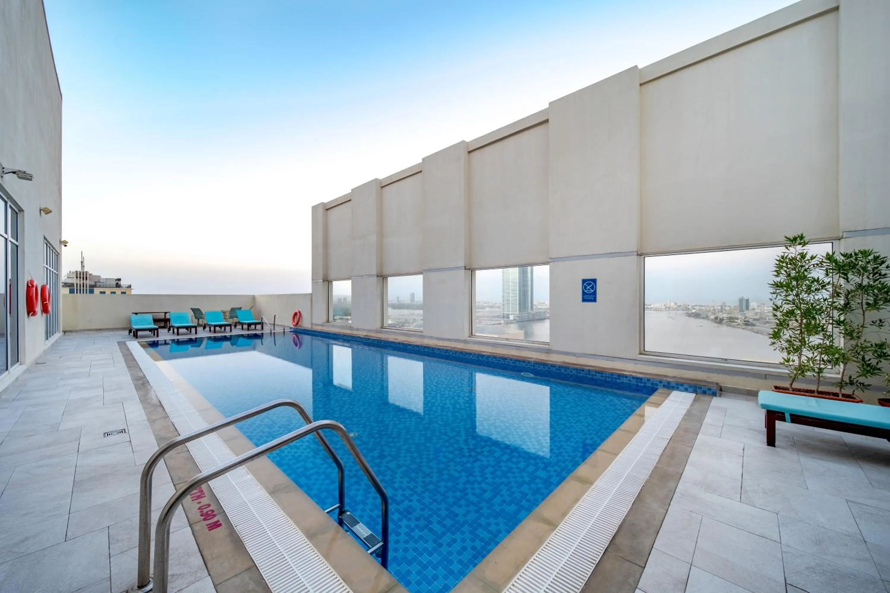 Swimming pool in Citymax Hotel Ras Al Khaimah