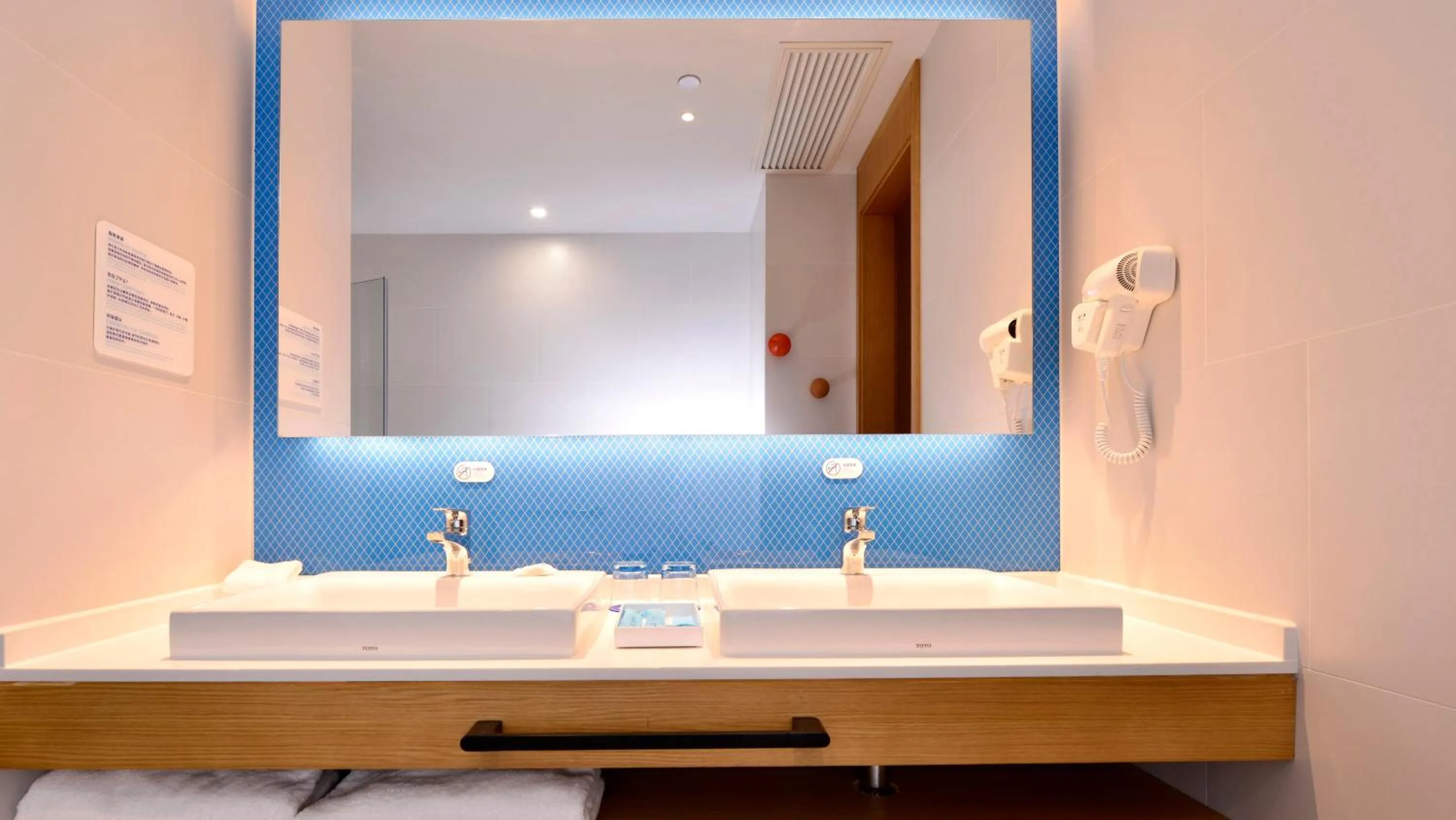 Photo of the whole room in Holiday Inn Express Luanchuan by IHG