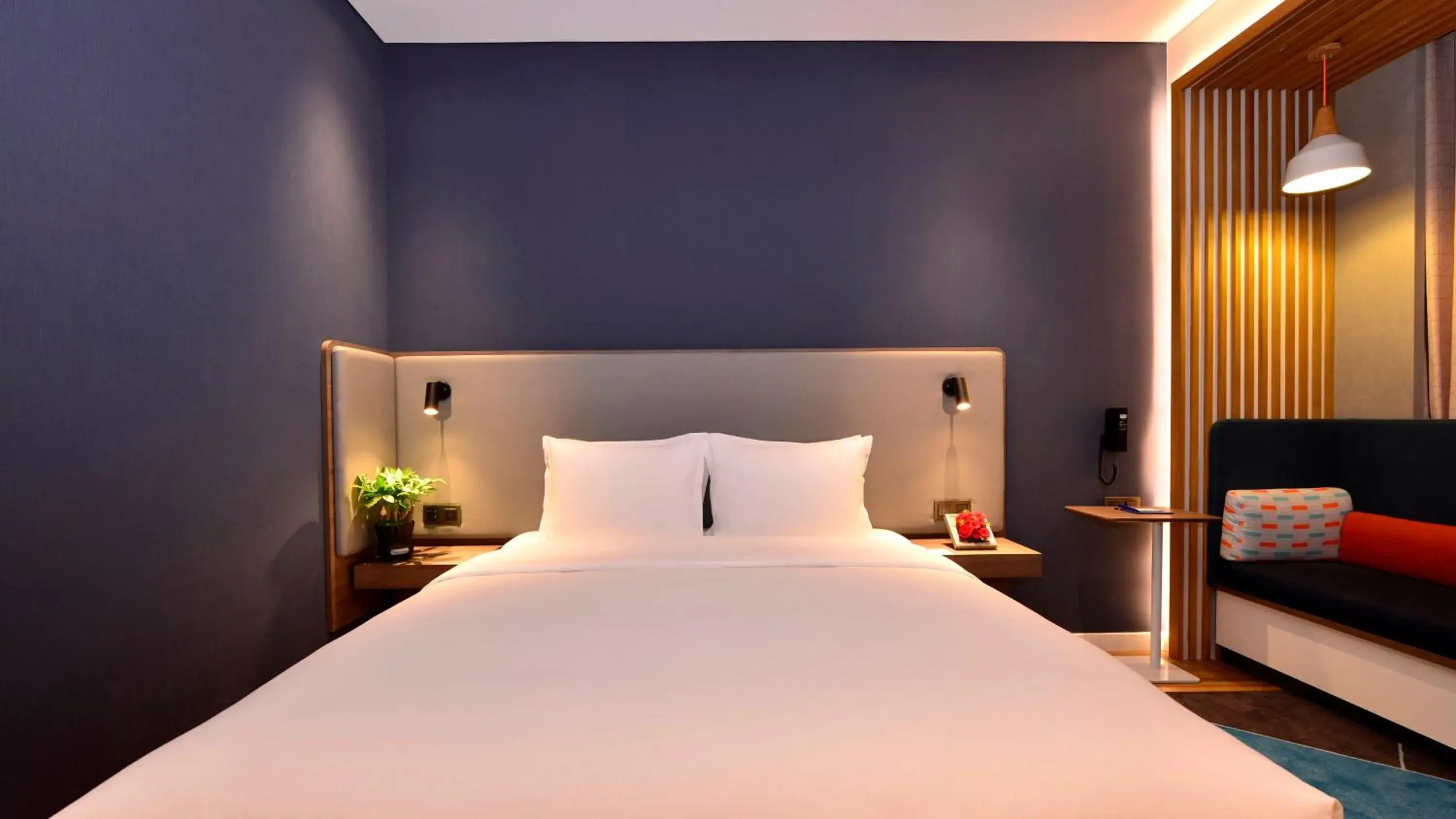 Standard King Room - Disability Access in Holiday Inn Express Luanchuan by IHG Standard King Room - Disability Access in Holiday Inn Express Luanchuan by IHG