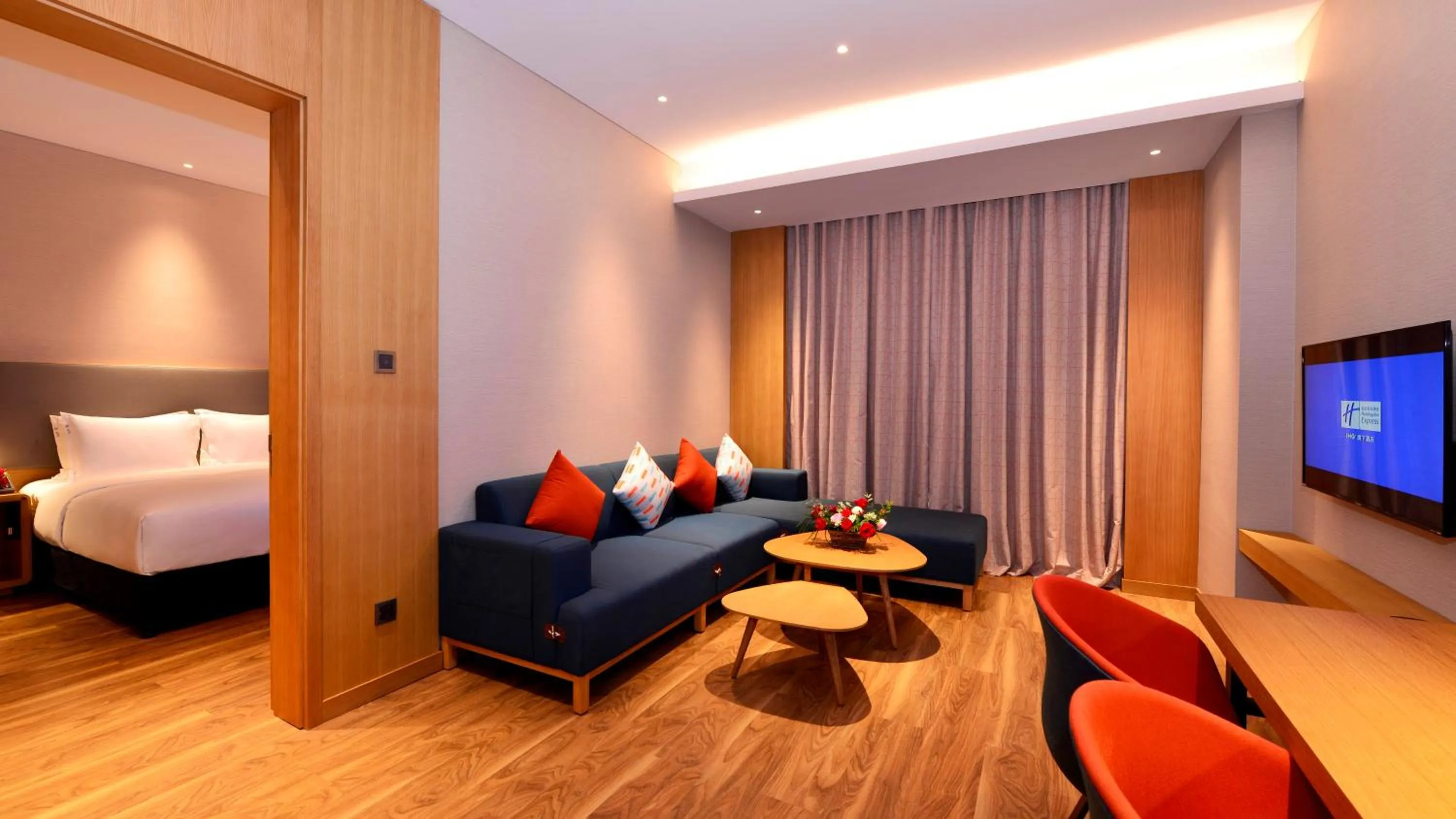 Photo of the whole room, Bed in Holiday Inn Express Luanchuan by IHG