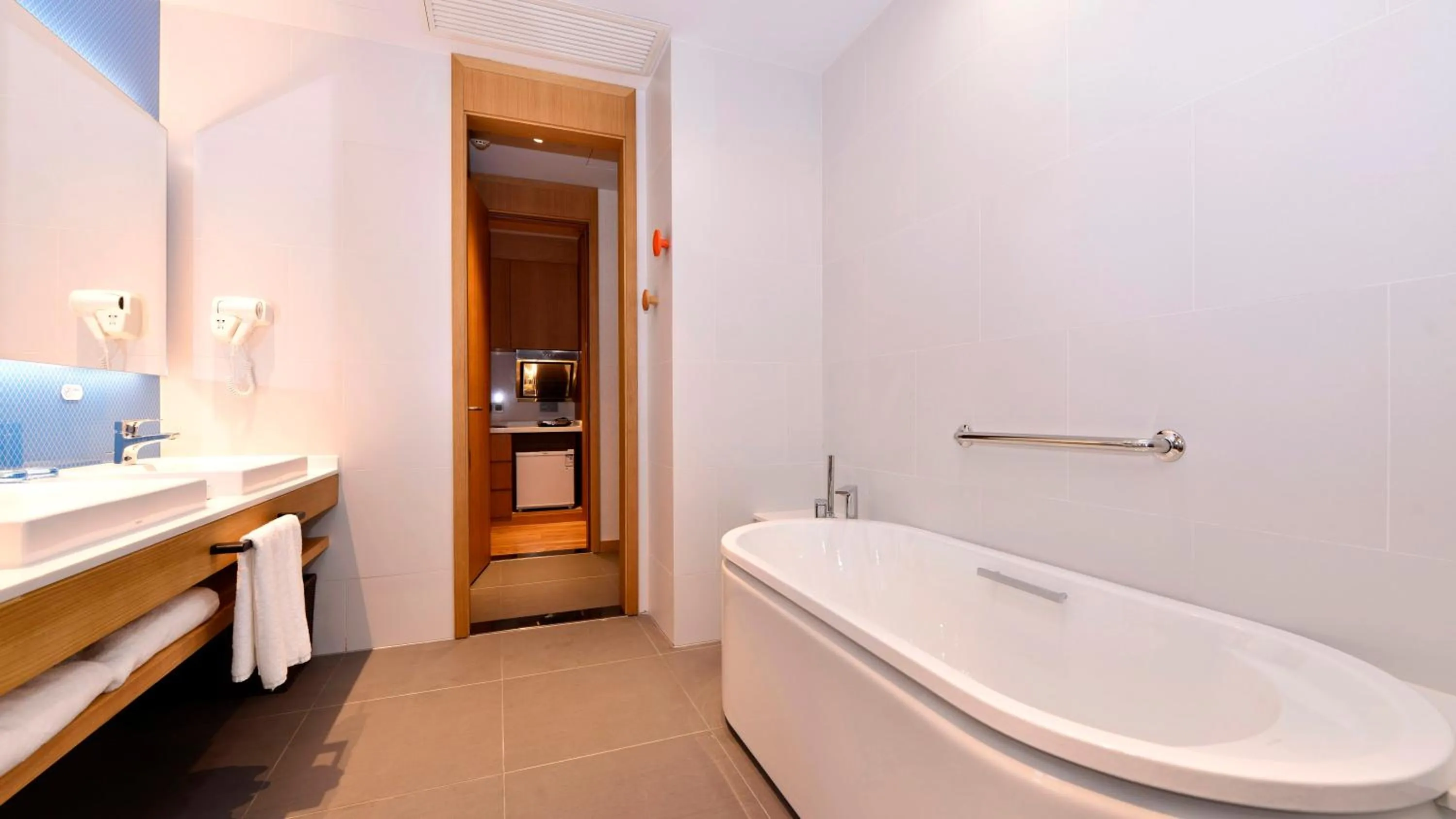 Photo of the whole room in Holiday Inn Express Luanchuan by IHG