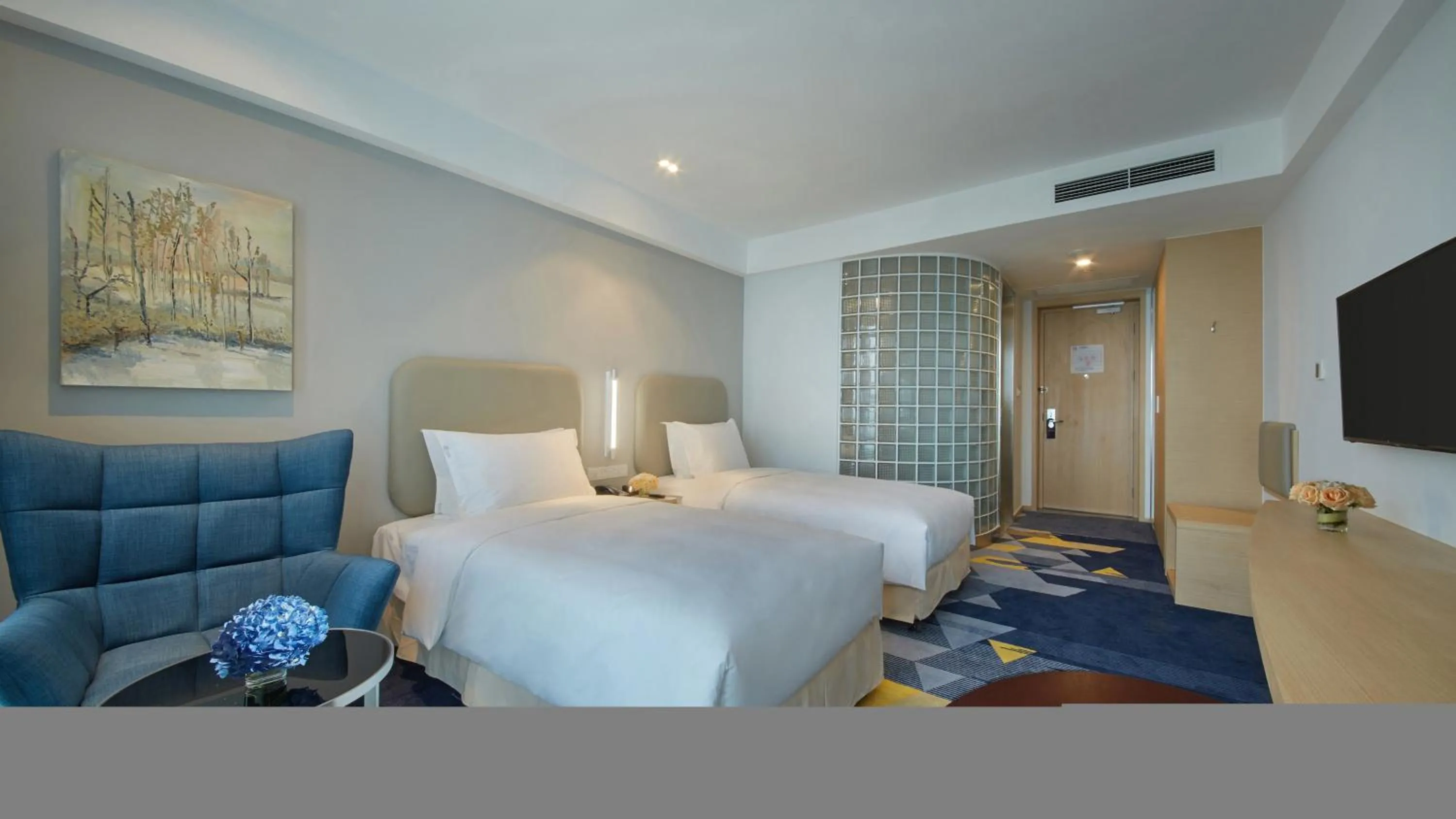 Photo of the whole room, Bed in Holiday Inn Express - Qingdao West Coast by IHG