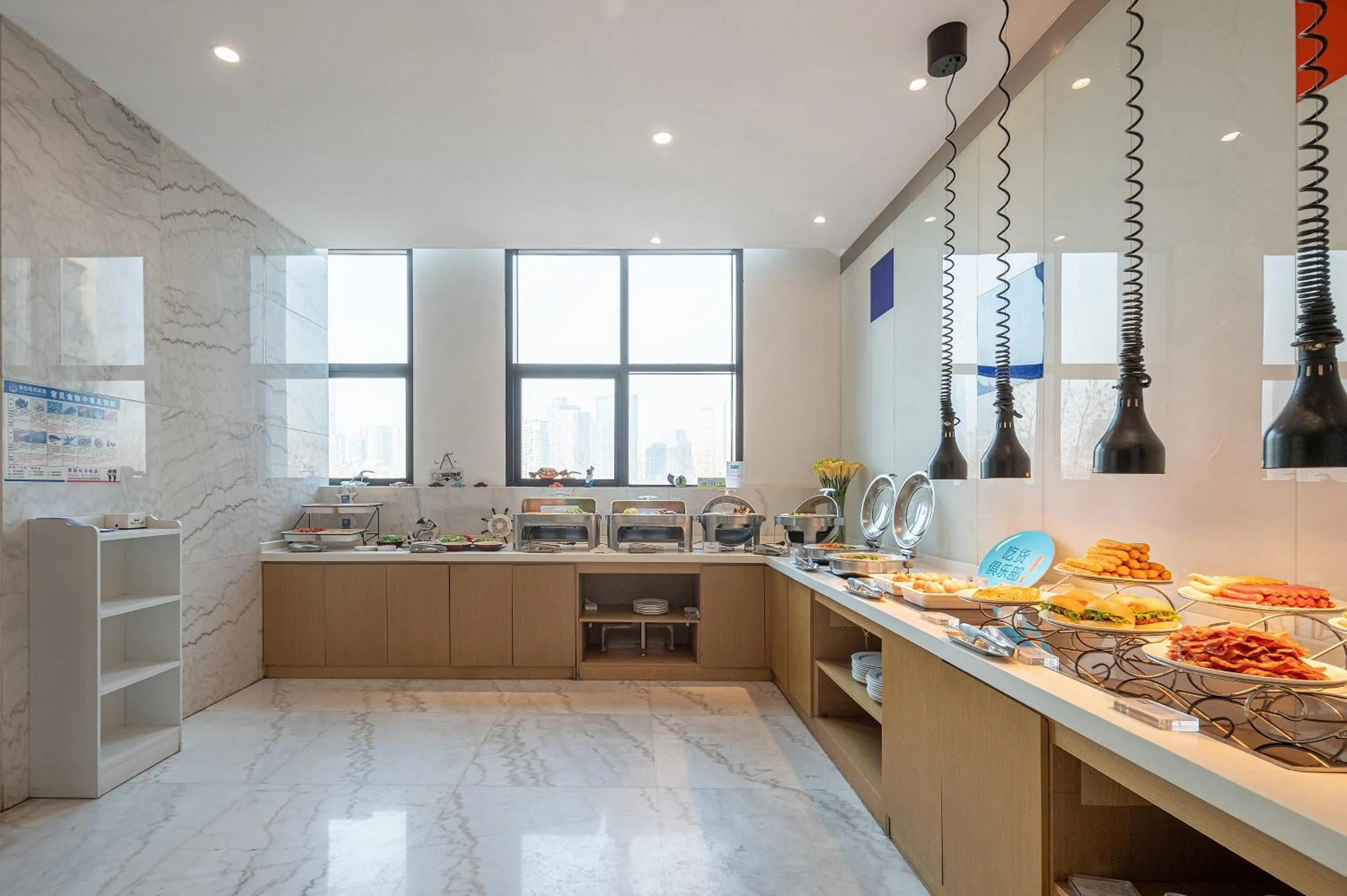 Restaurant/places to eat in Holiday Inn Express - Qingdao West Coast by IHG