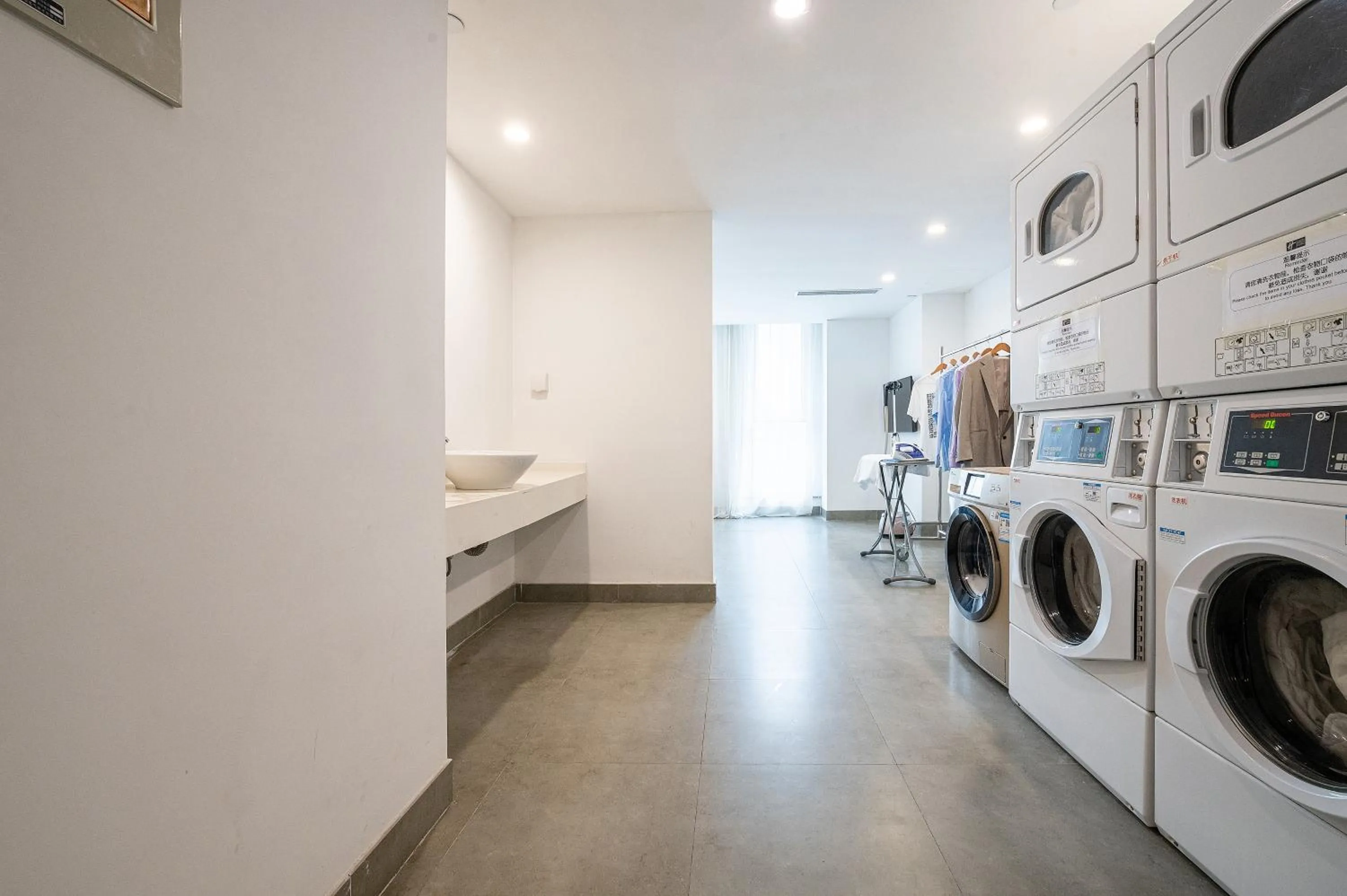 washing machine in Holiday Inn Express - Qingdao West Coast by IHG