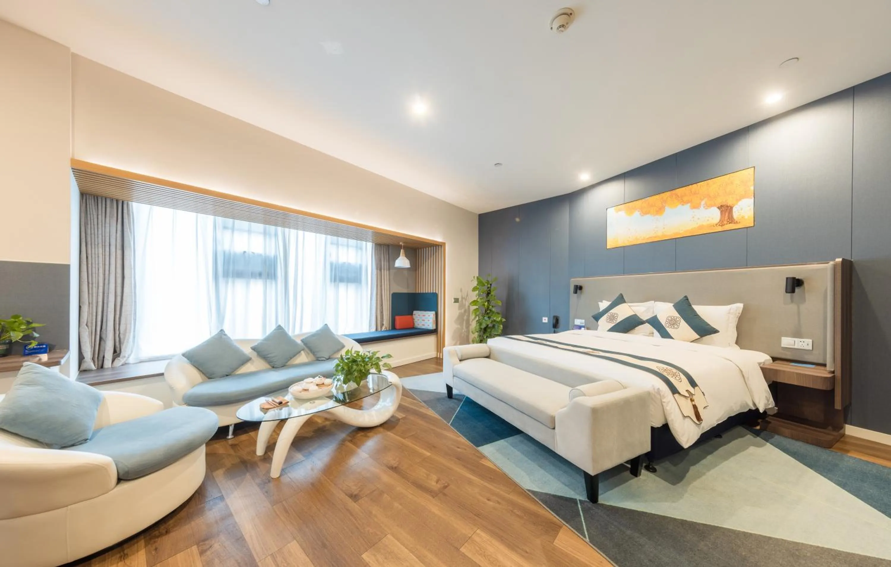 Photo of the whole room, Bed in Holiday Inn Express - Wuhan Optical Valley by IHG