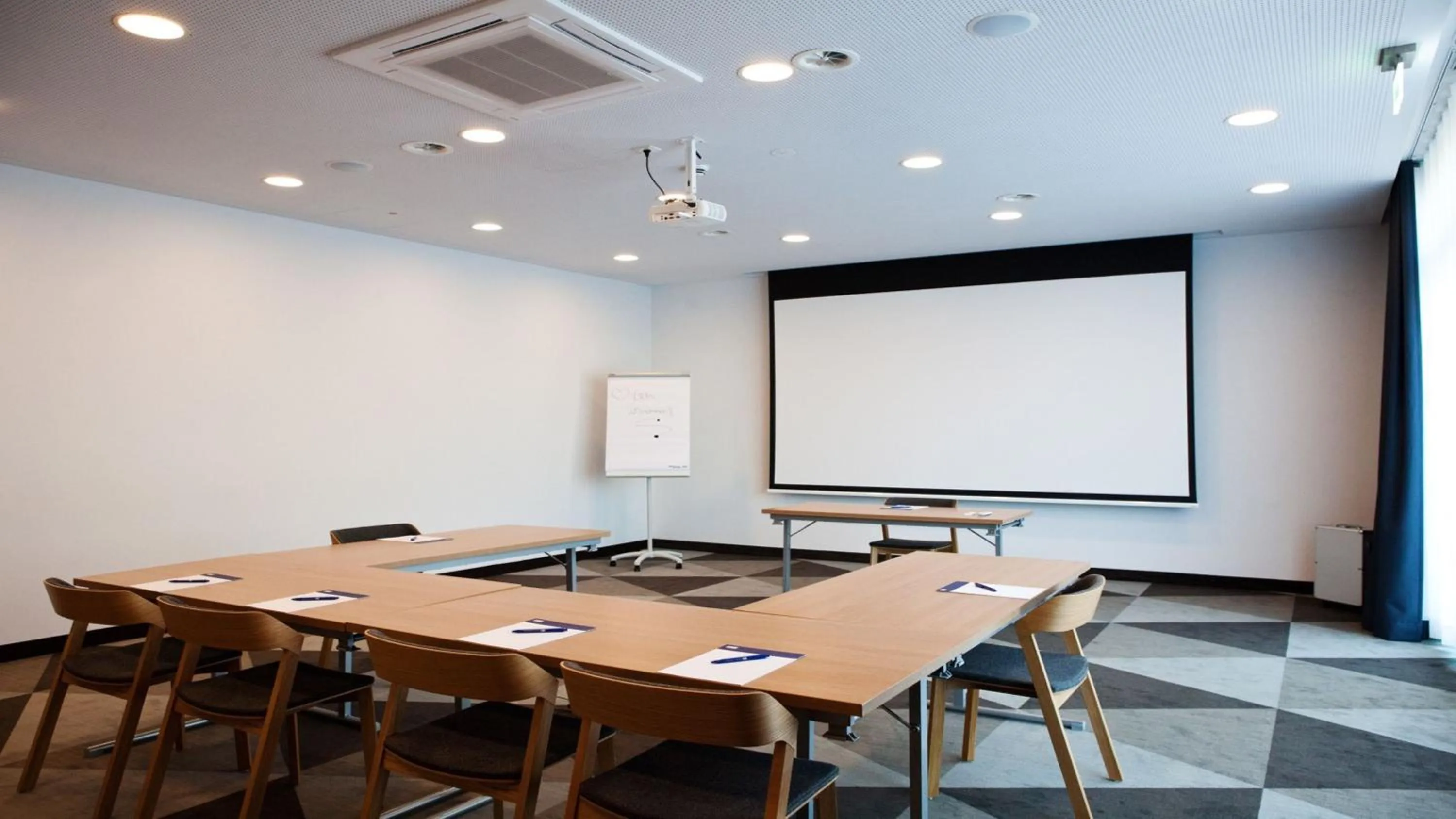 Meeting/conference room in Holiday Inn Express - Ringsheim by IHG