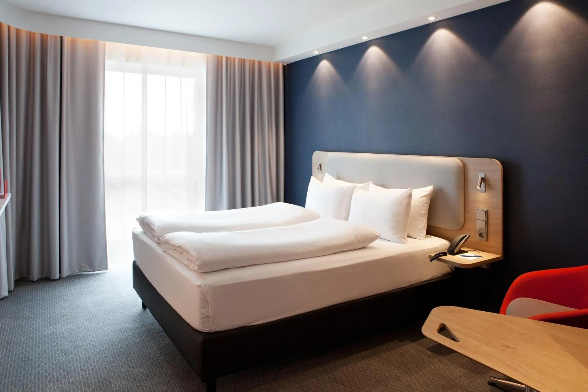 Photo of the whole room, Bed in Holiday Inn Express - Ringsheim by IHG
