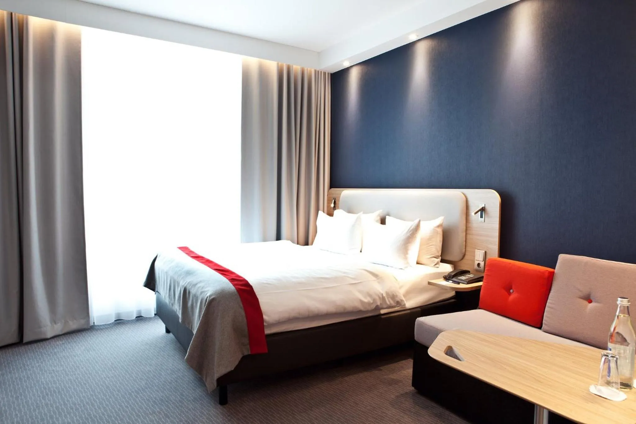 Photo of the whole room, Bed in Holiday Inn Express - Ringsheim by IHG