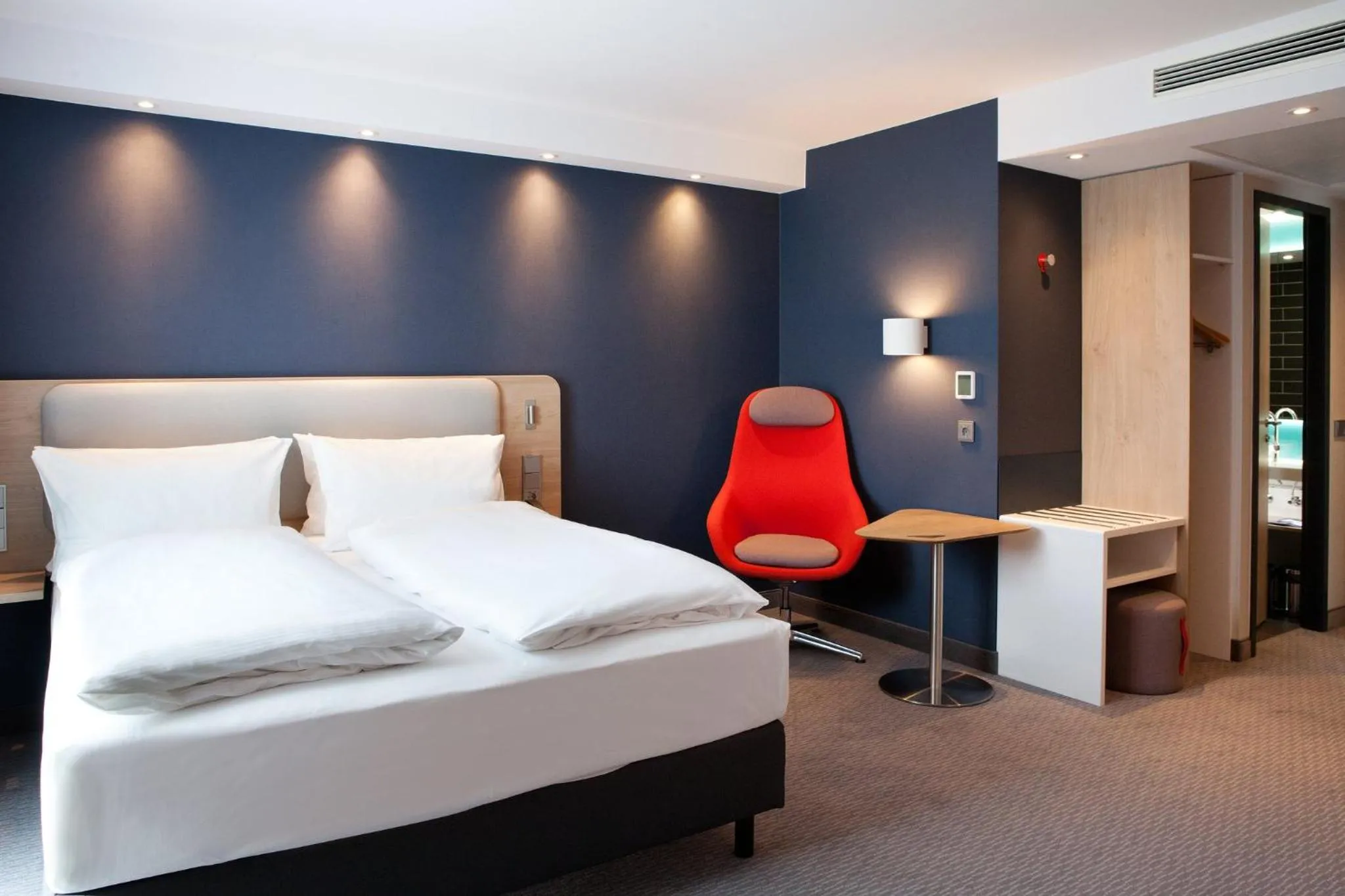 Photo of the whole room, Bed in Holiday Inn Express - Ringsheim by IHG