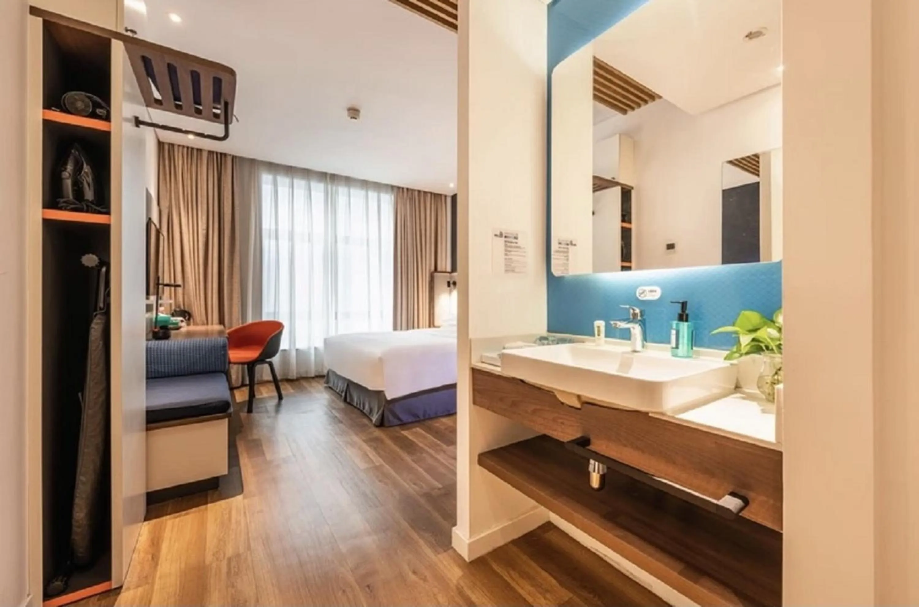 Bedroom, Bed in Holiday Inn Express Hefei Shushan by IHG