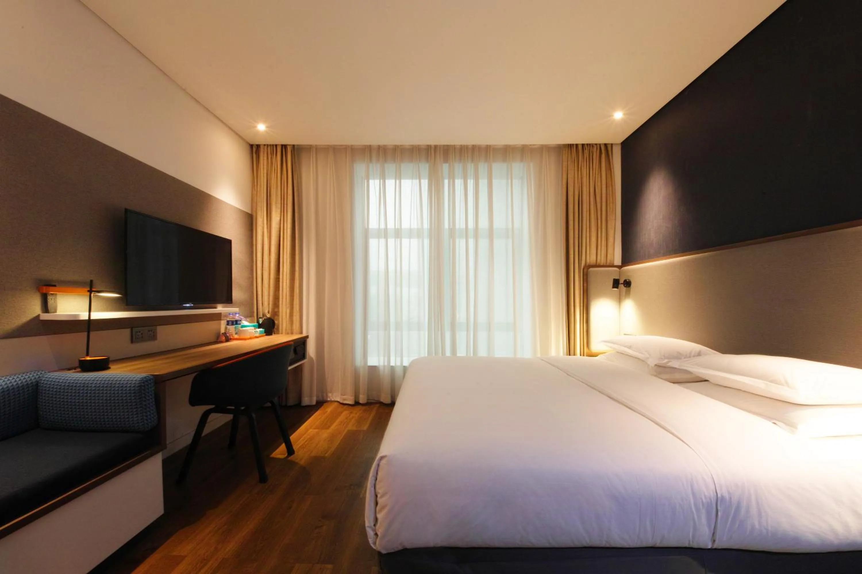 Bedroom, Bed in Holiday Inn Express Hefei Shushan by IHG
