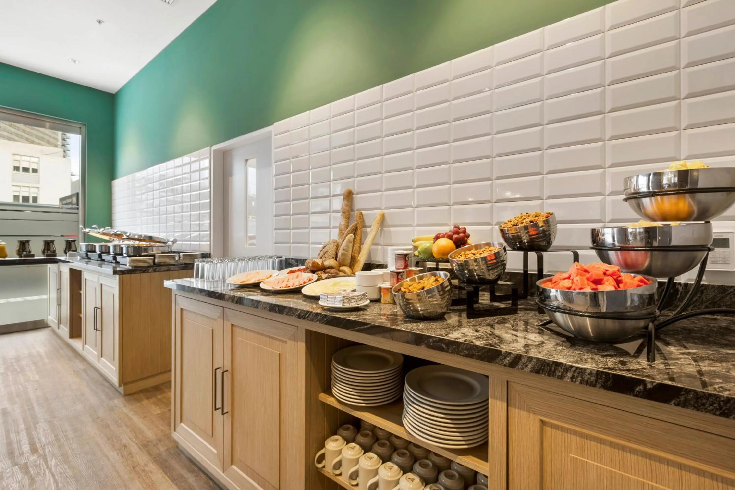 Restaurant/places to eat in Holiday Inn Express - Lima San Isidro by IHG