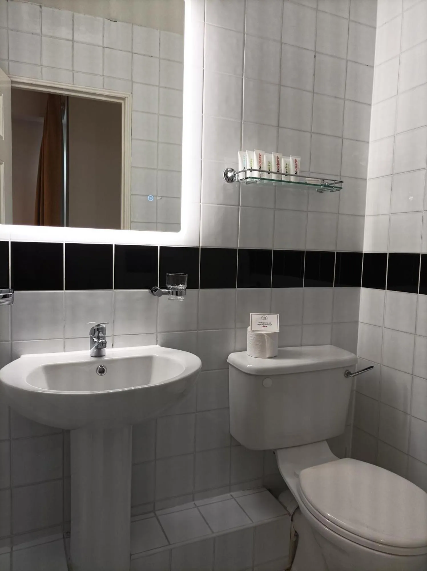 Tom Dick and Harriet's Accommodation