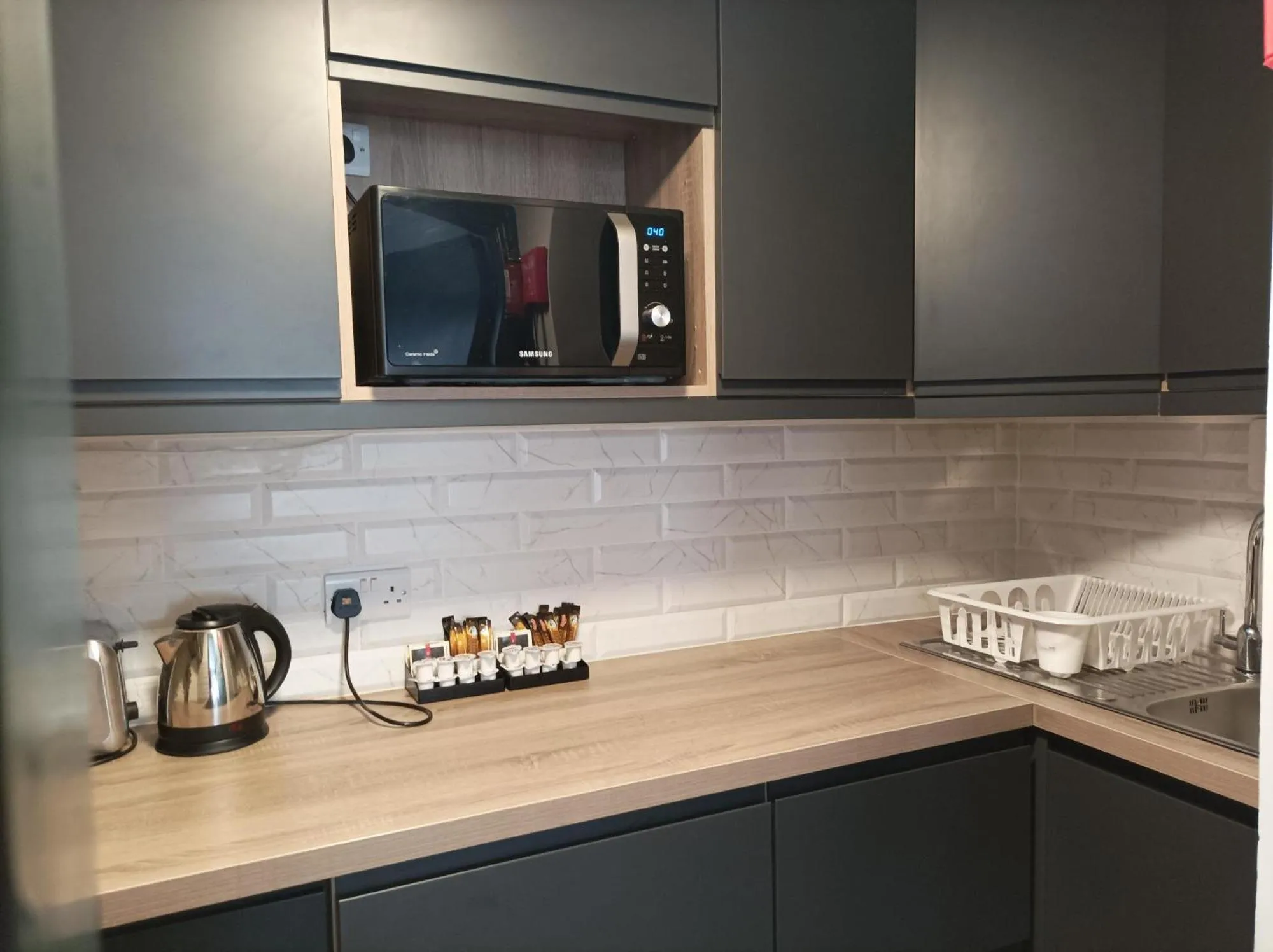 Tom Dick and Harriet's Accommodation