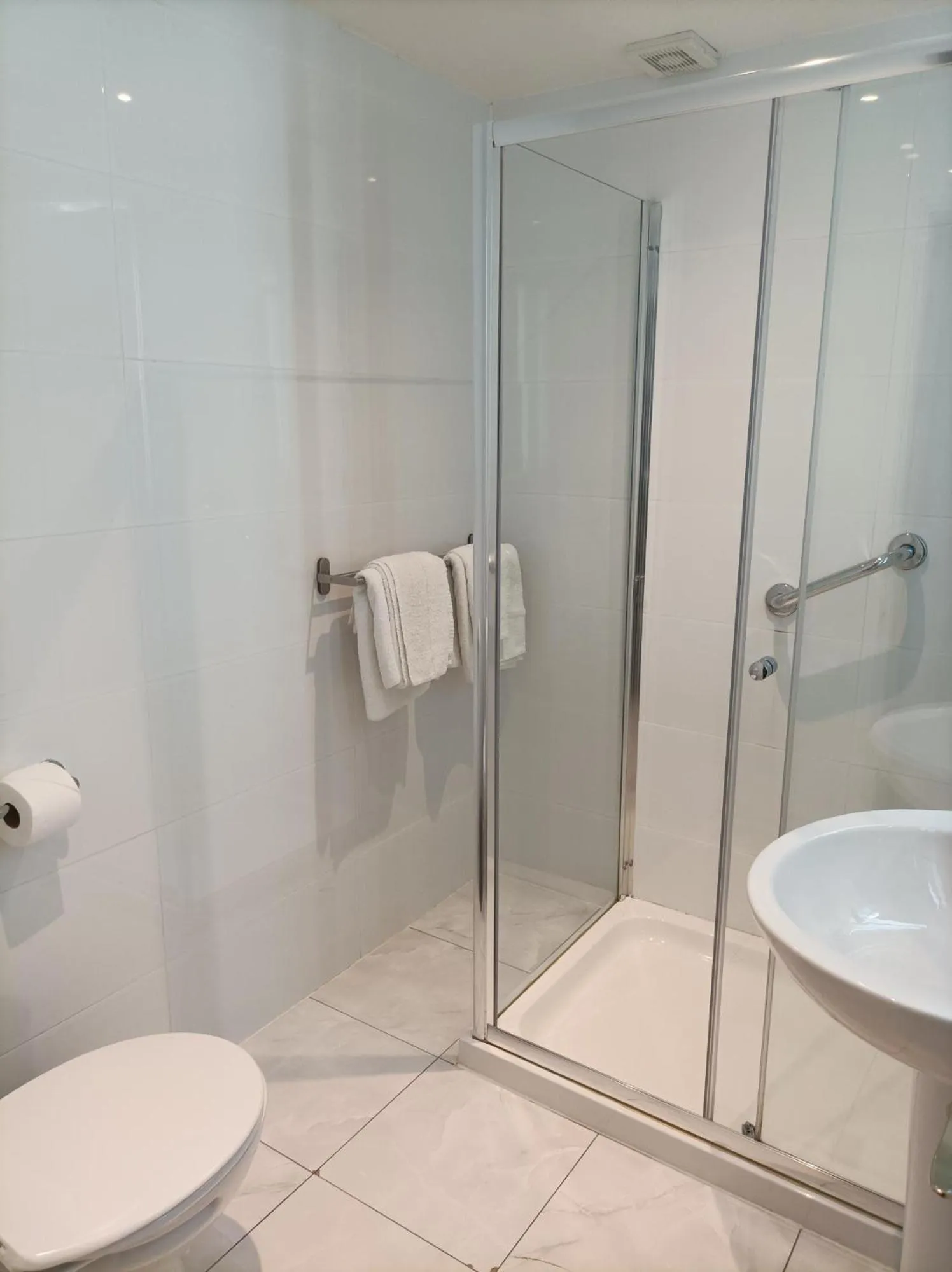 Tom Dick and Harriet's Accommodation