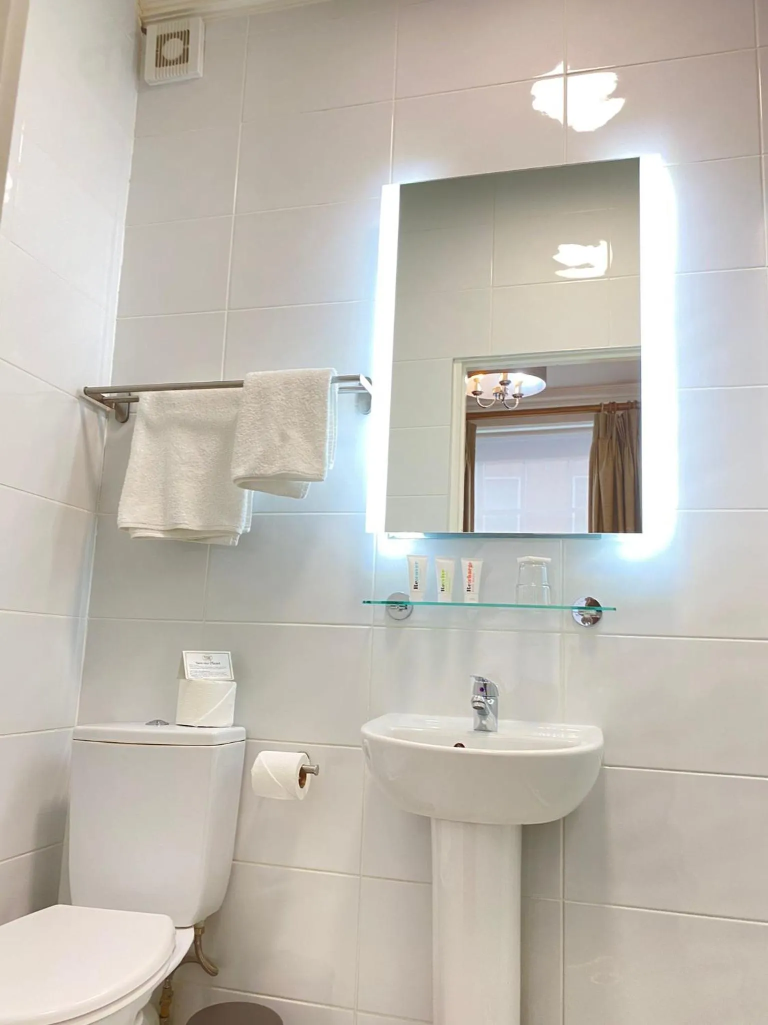 Tom Dick and Harriet's Accommodation