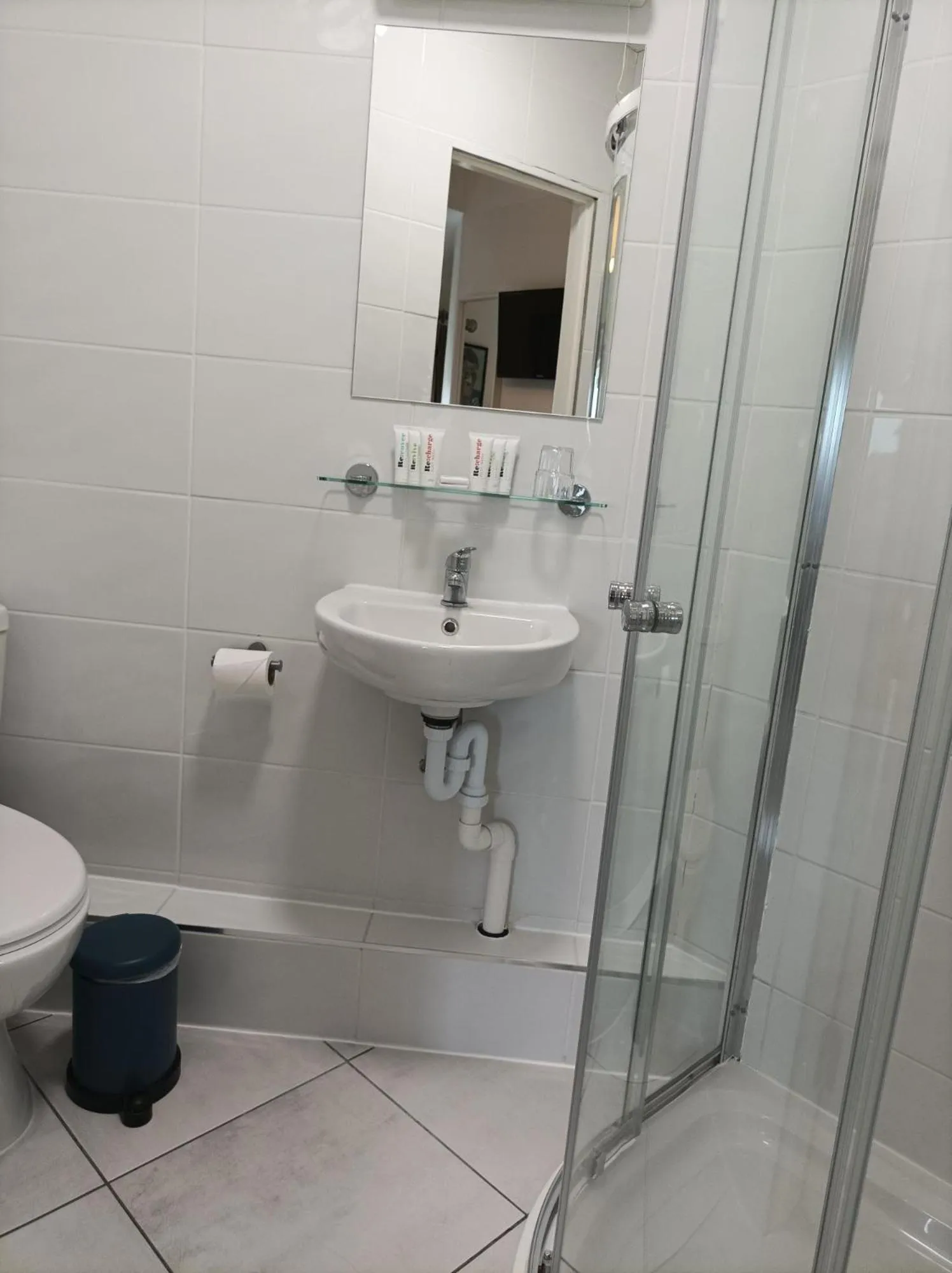 Tom Dick and Harriet's Accommodation