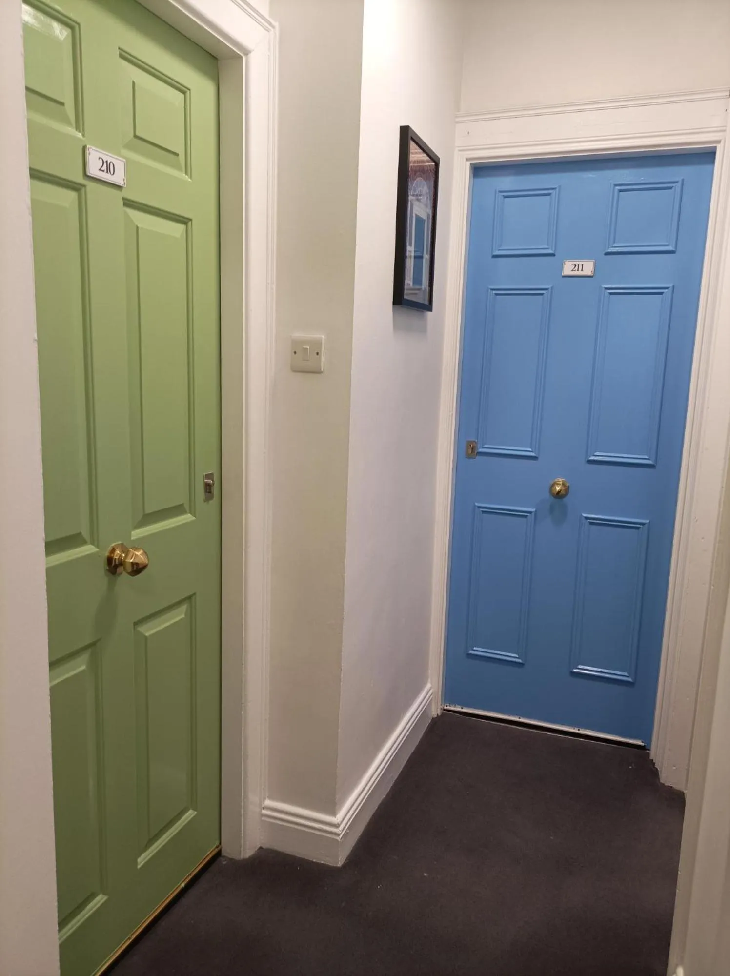 Tom Dick and Harriet's Accommodation