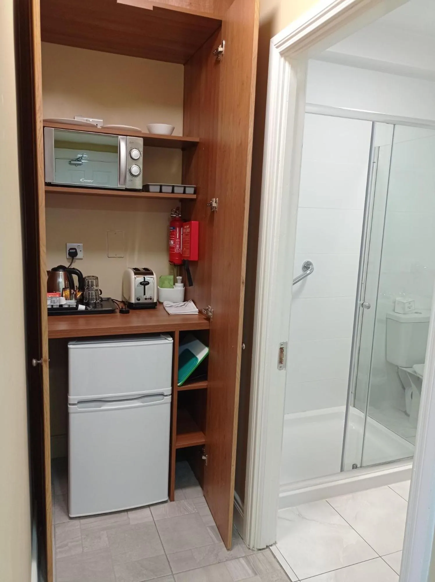 Tom Dick and Harriet's Accommodation