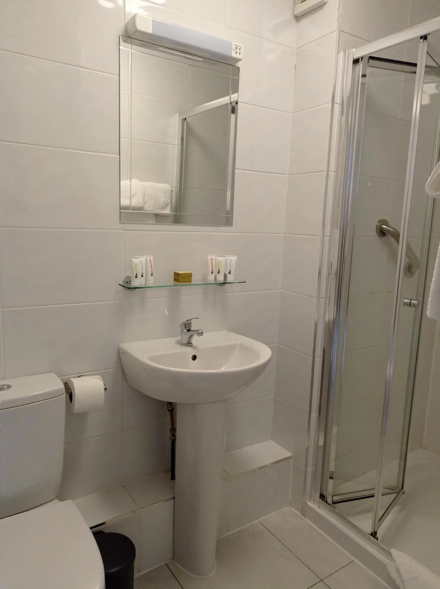 Tom Dick and Harriet's Accommodation