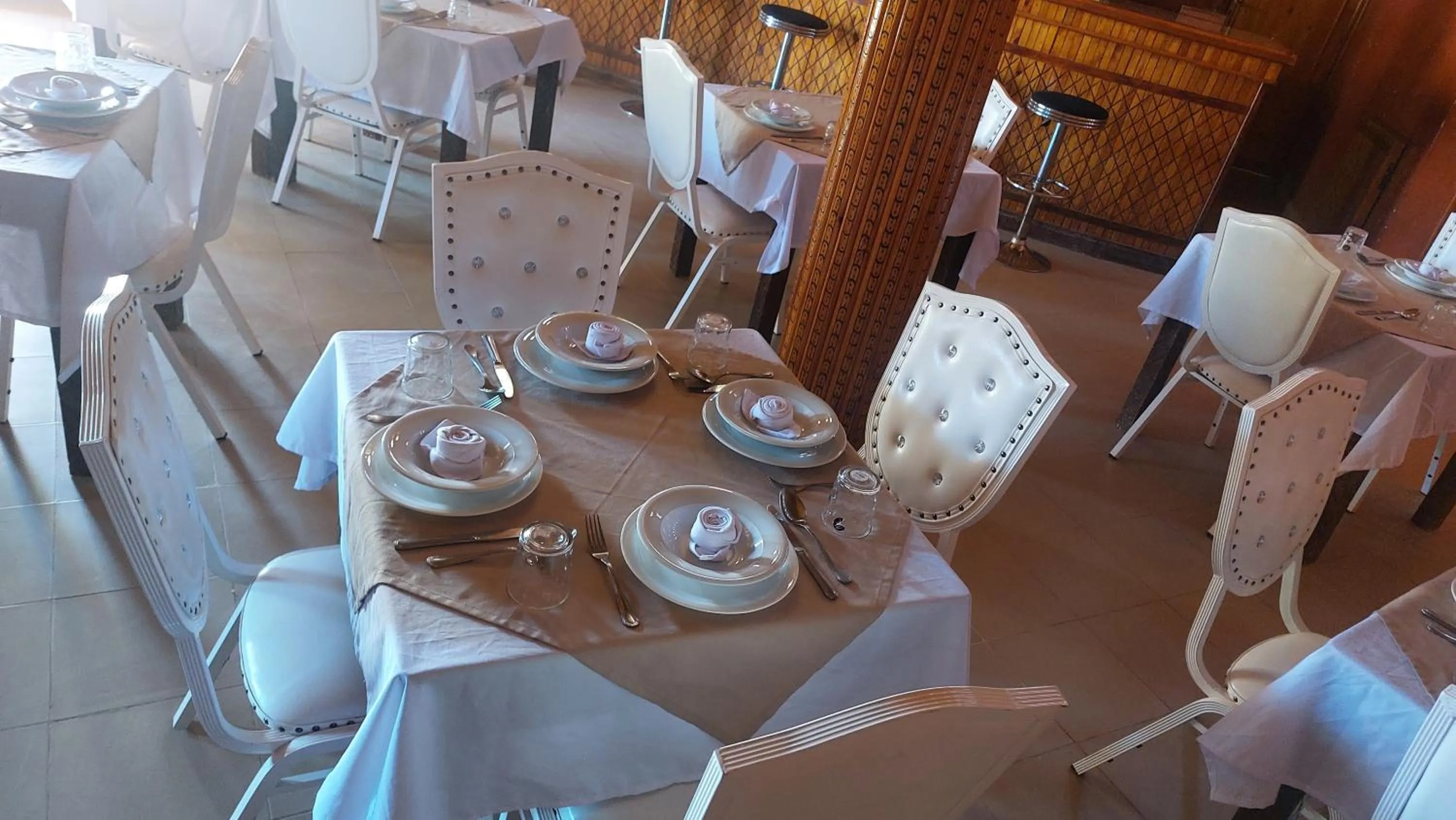 Restaurant/places to eat in Kasbat Aferdou