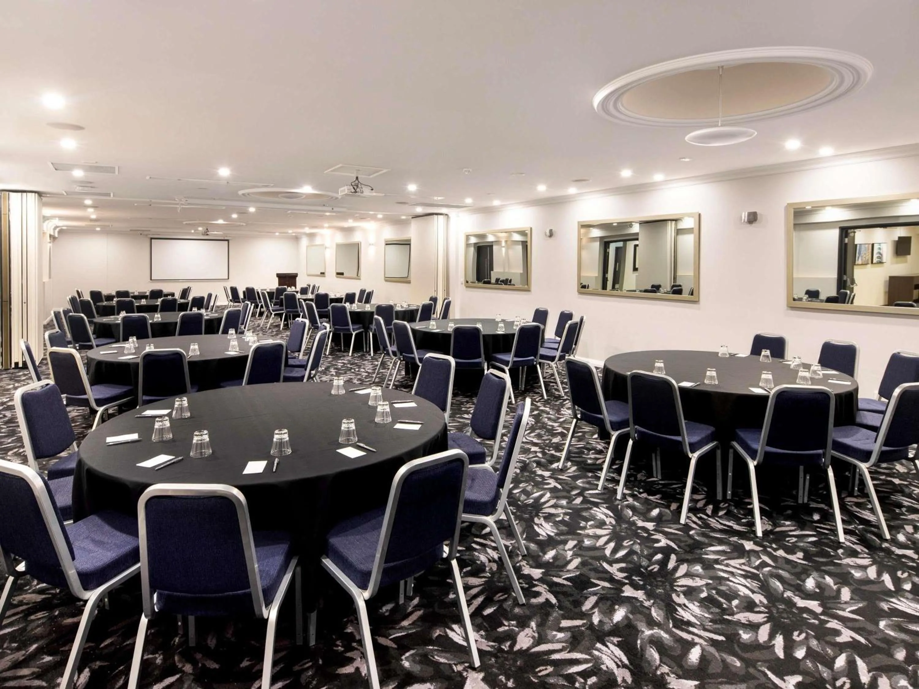 Meeting/conference room in Mercure Perth On Hay