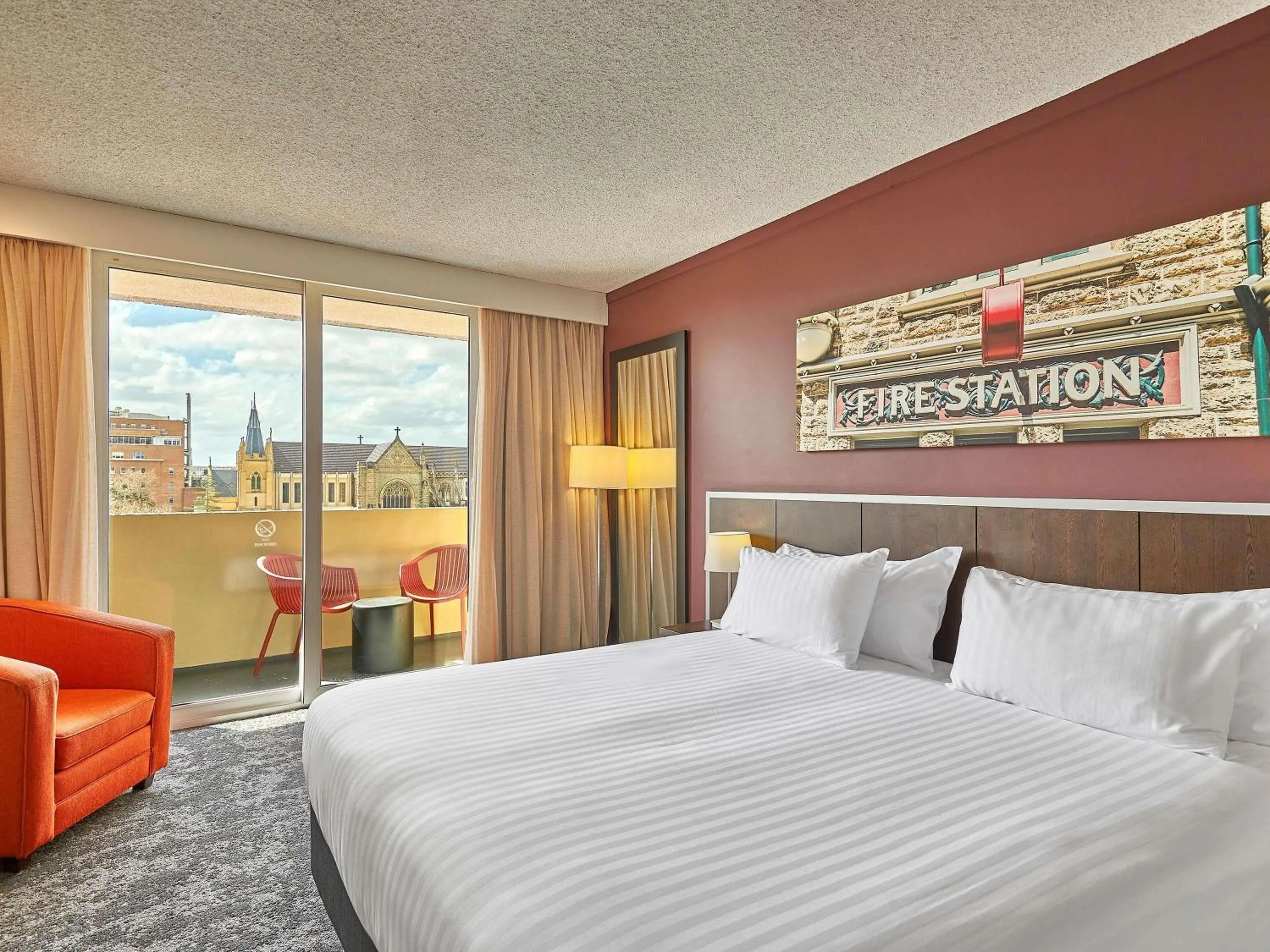 Bedroom, Bed in Mercure Perth On Hay