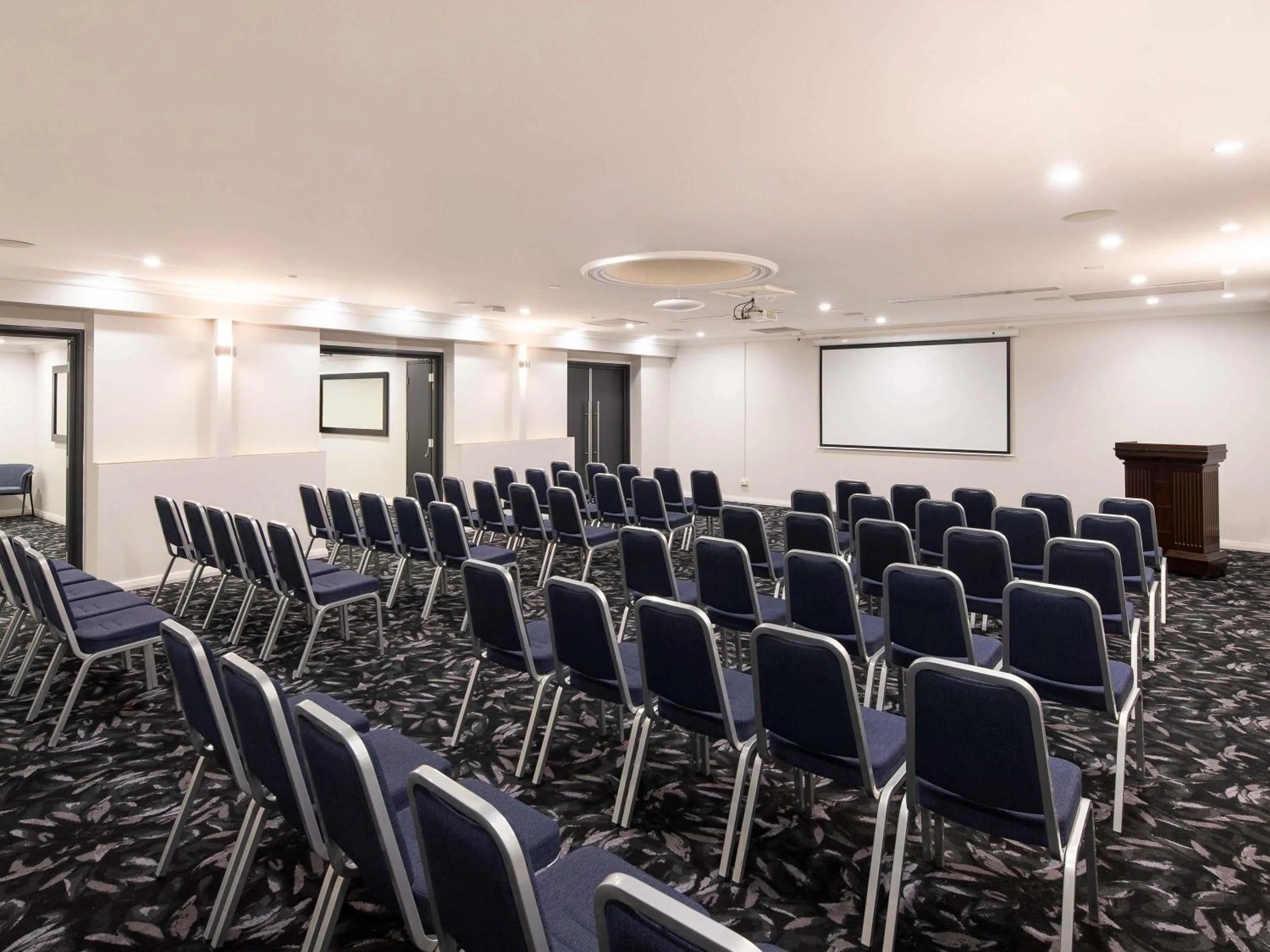Meeting/conference room in Mercure Perth On Hay