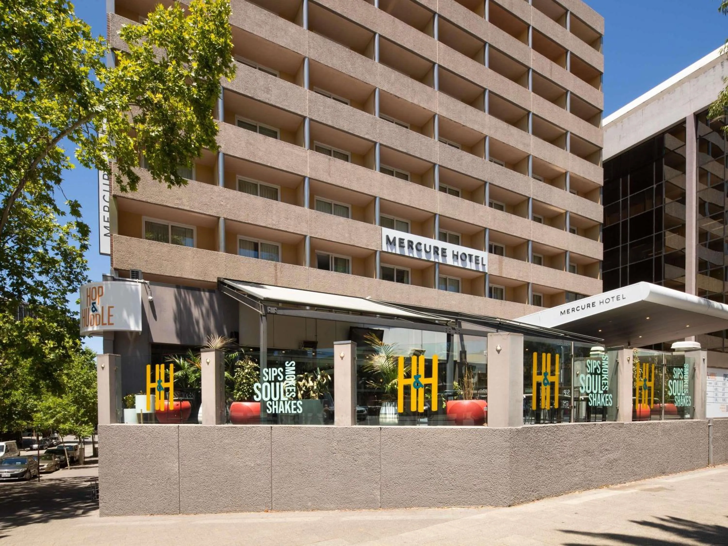 Property building in Mercure Perth On Hay