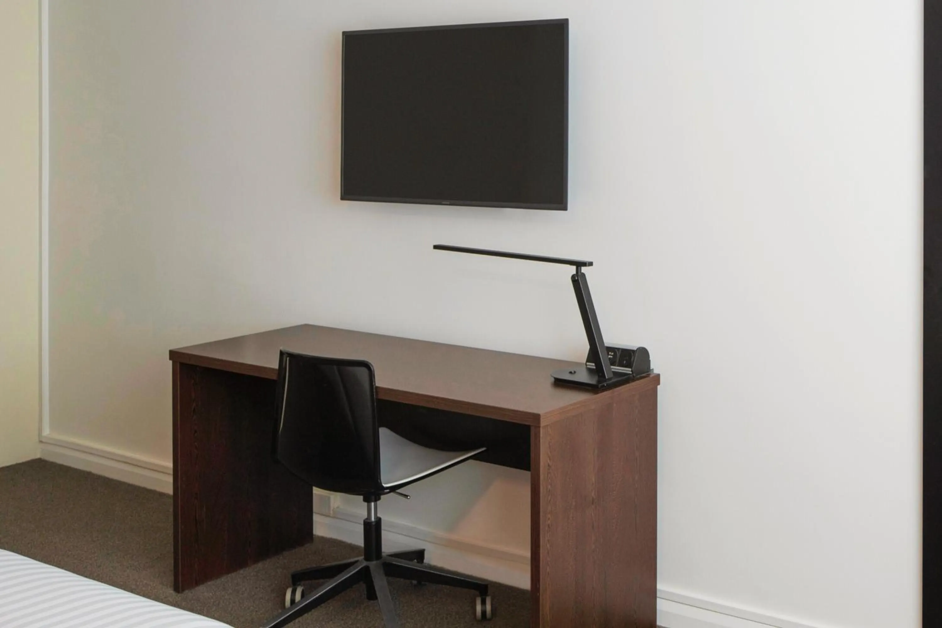 Seating area in Mercure Perth On Hay