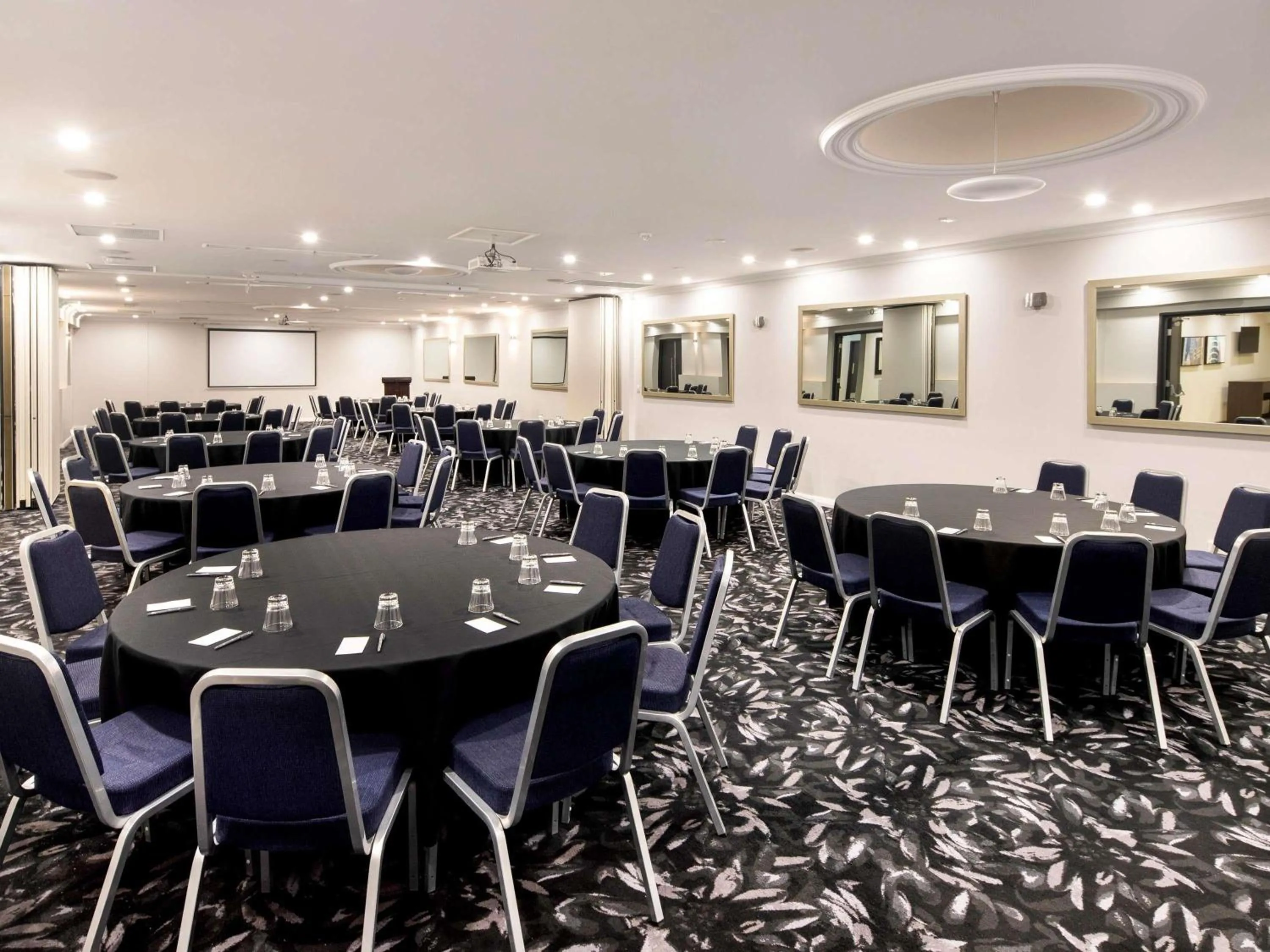 Meeting/conference room in Mercure Perth On Hay