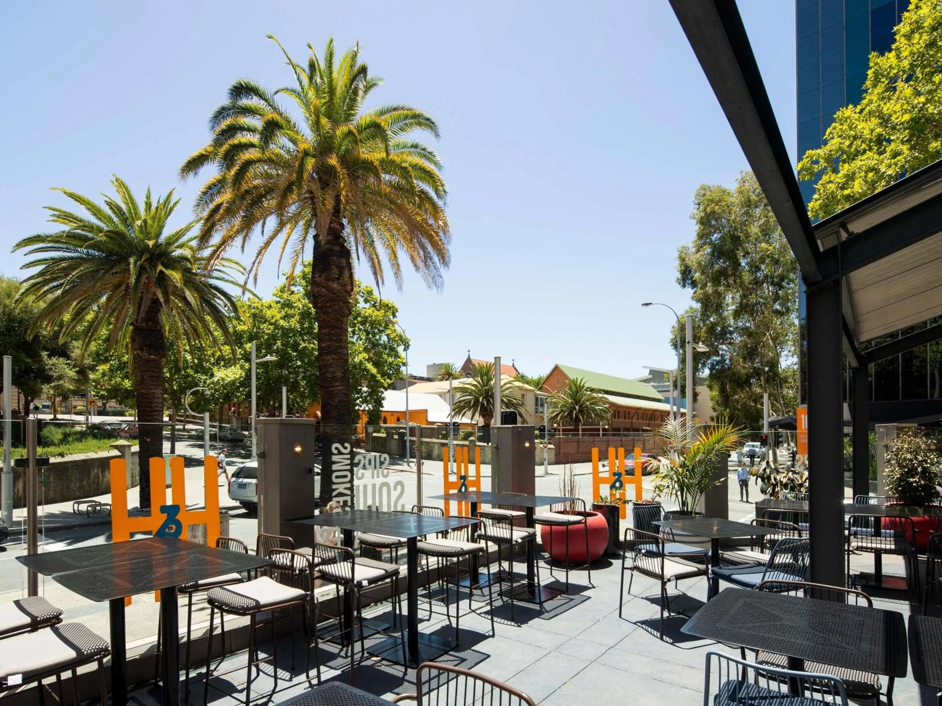 Property building in Mercure Perth On Hay