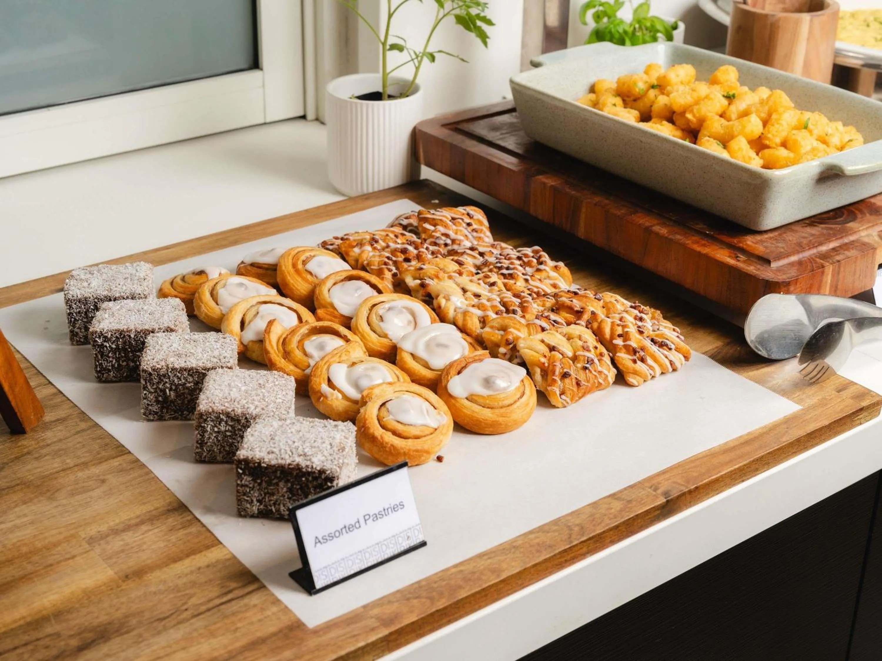 Breakfast in Mercure Perth On Hay