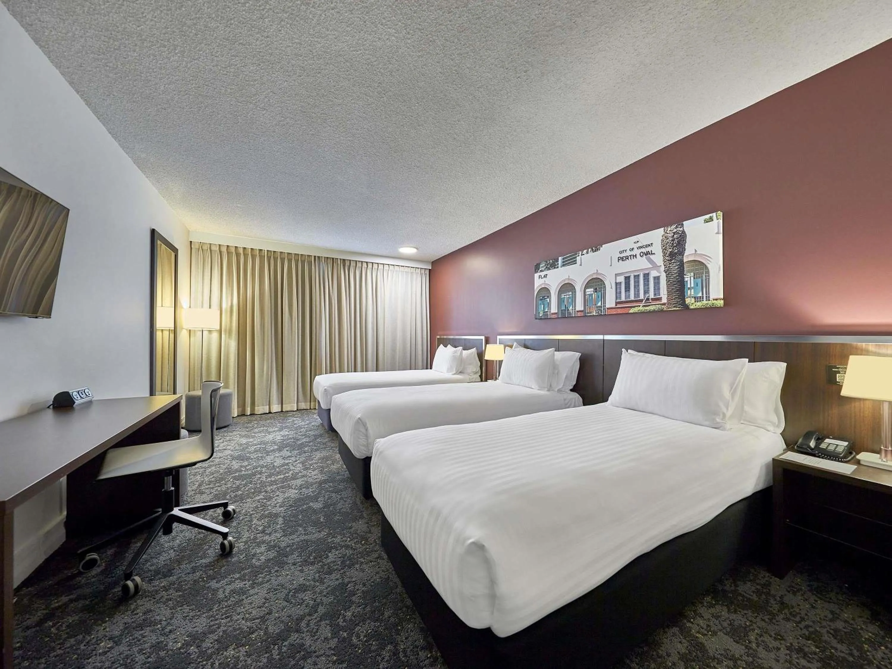 Bedroom, Bed in Mercure Perth On Hay