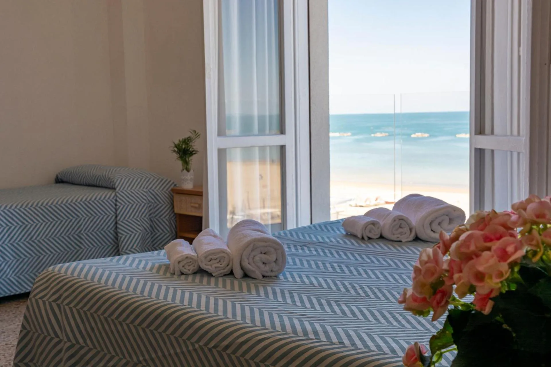 Sea view, Bed in Hotel Atlas