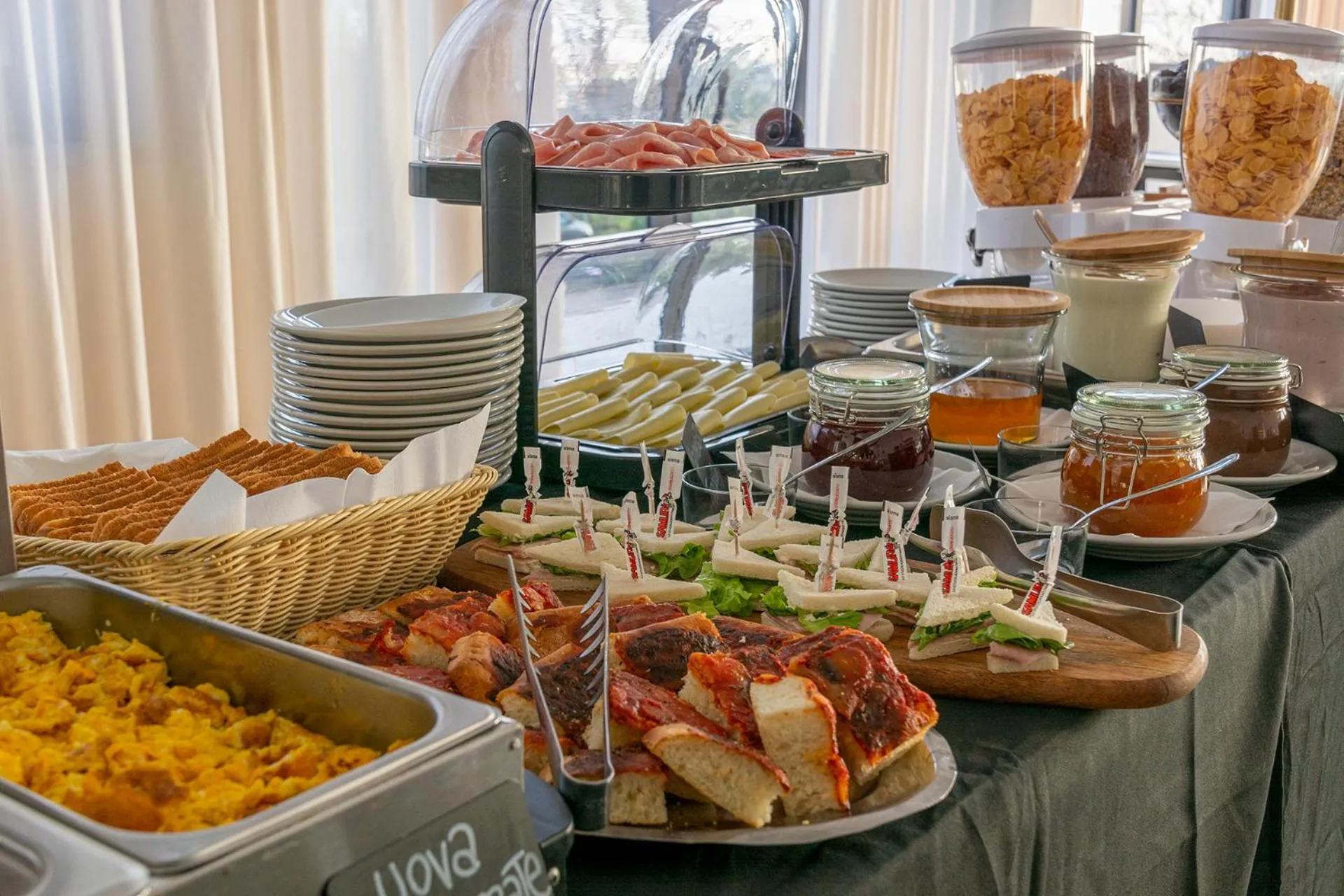 Continental breakfast in Hotel Atlas