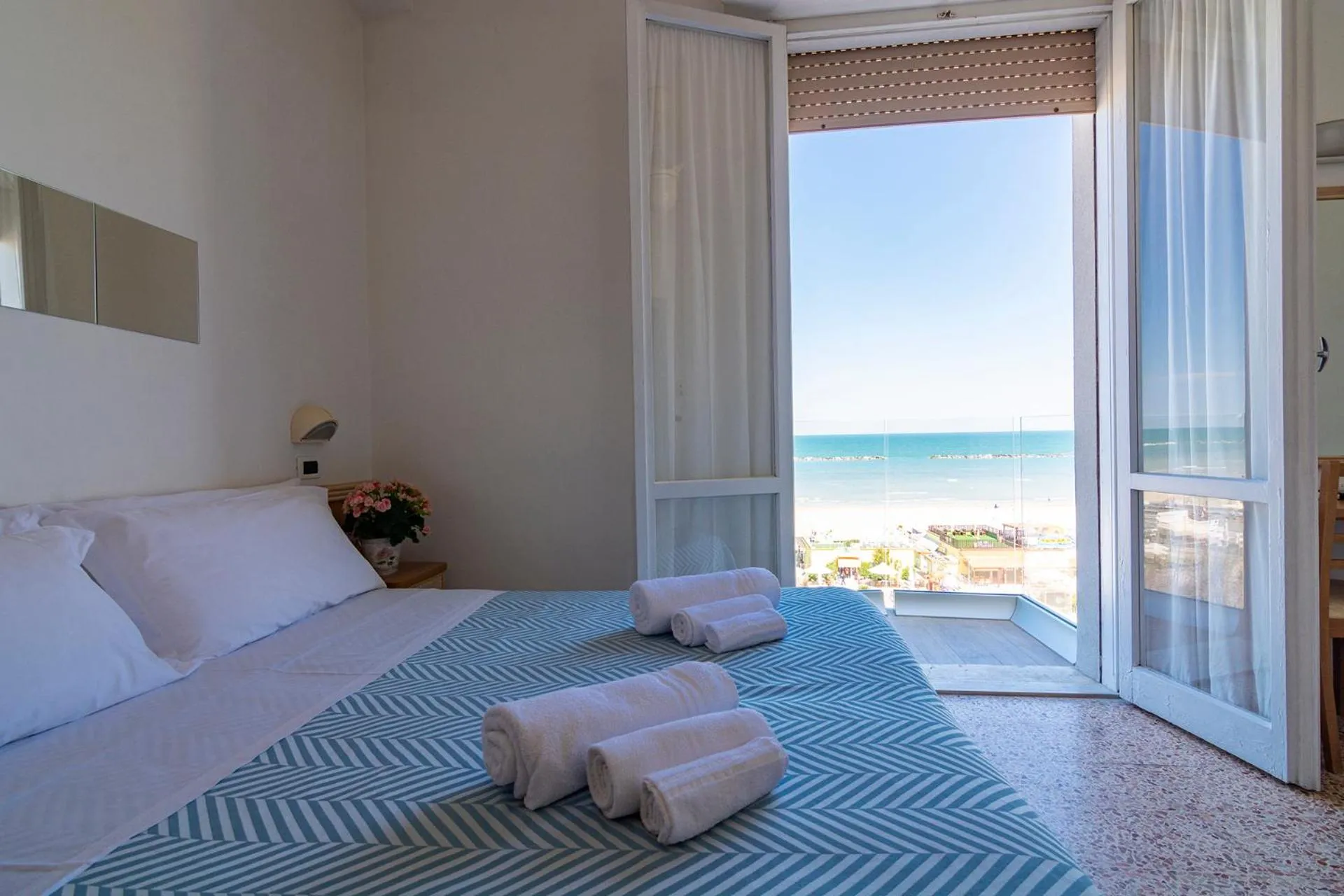 Sea view, Bed in Hotel Atlas