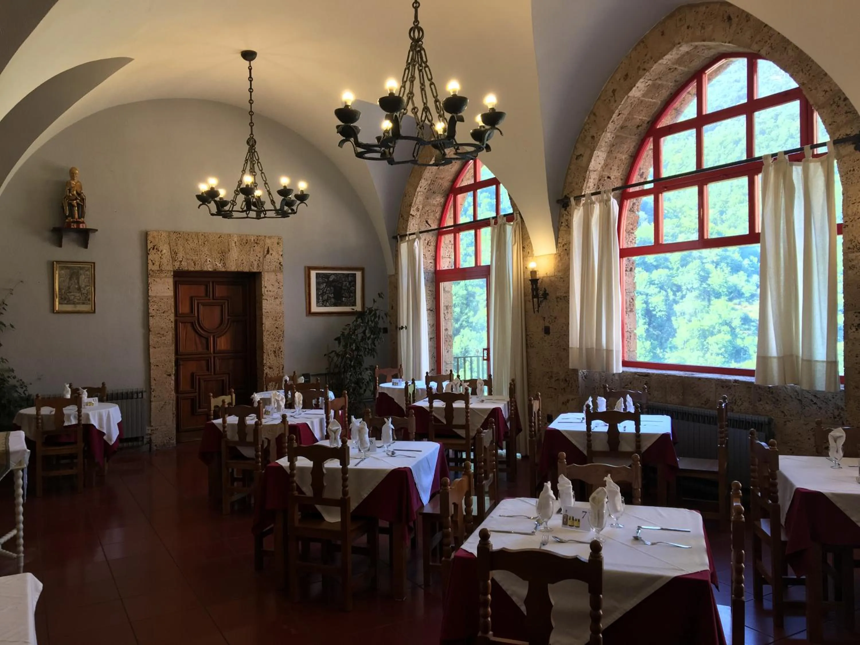 Restaurant/places to eat in MONASTERIO de SANTA MARÍA DE VALVANERA