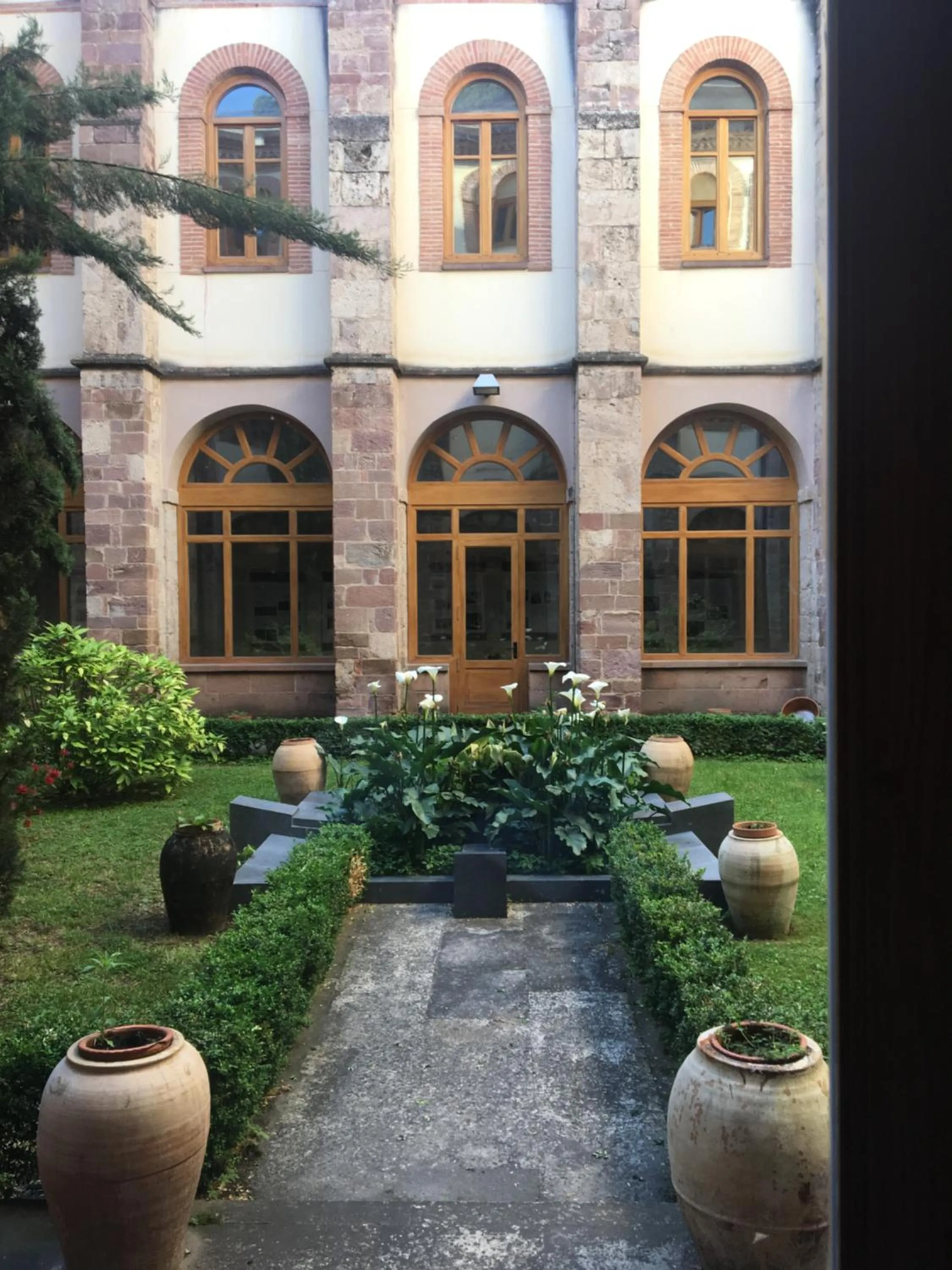 MONASTERIO de SANTA MARÍA DE VALVANERA